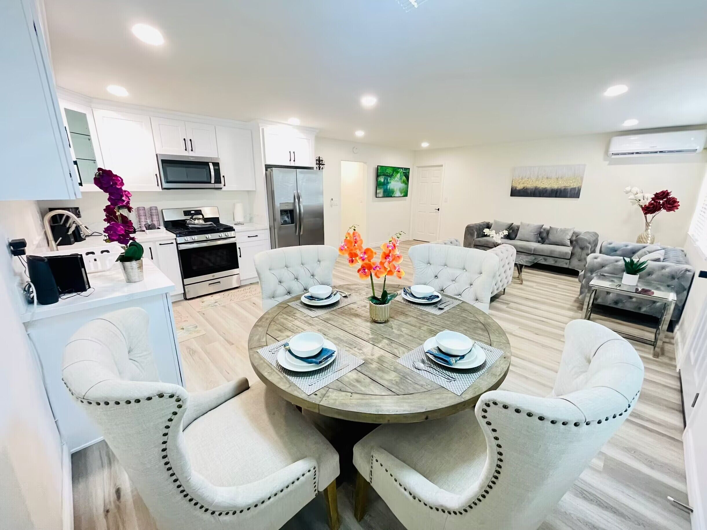 40% OFF Upland 2 Master Beds W/ Yard - Close To Airport, Hospitals & Colleges
