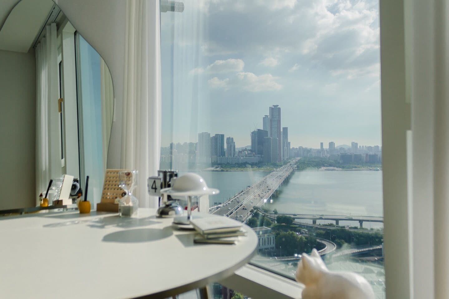 dynamic  Seoul, the city view and the Han River view / the center of traffic