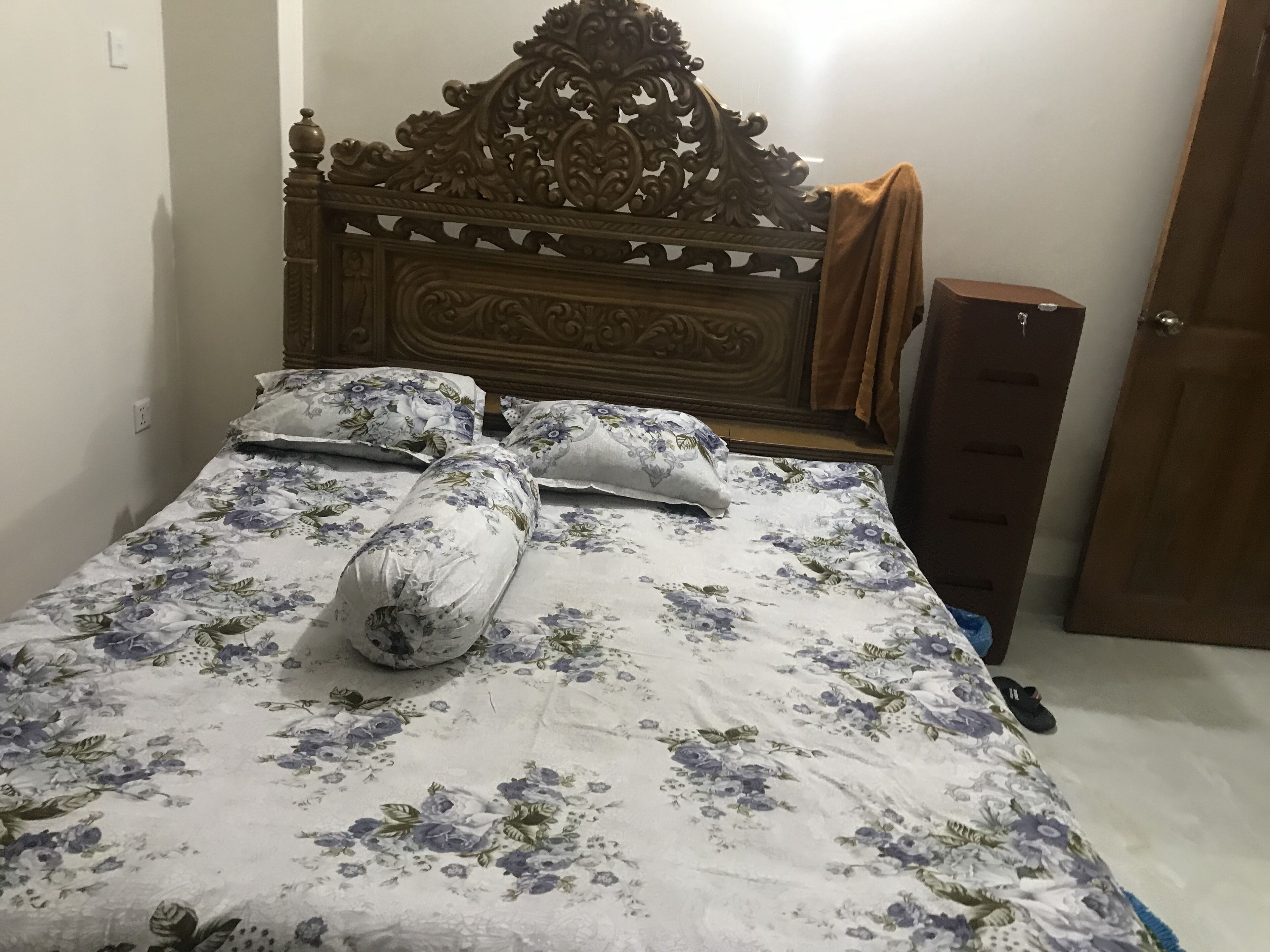 Apartments at Aftabnagor Dhaka 
Family members & couples living room
100% Safety
