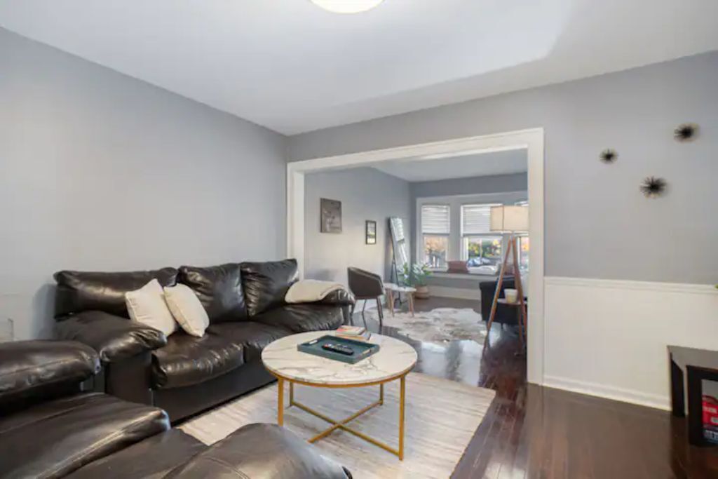 Relaxing and Spacious 2 BD apt - 5 mins from DT GR