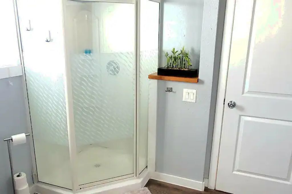 Full open concept cozy apt- 5 mins from D.T. GR
