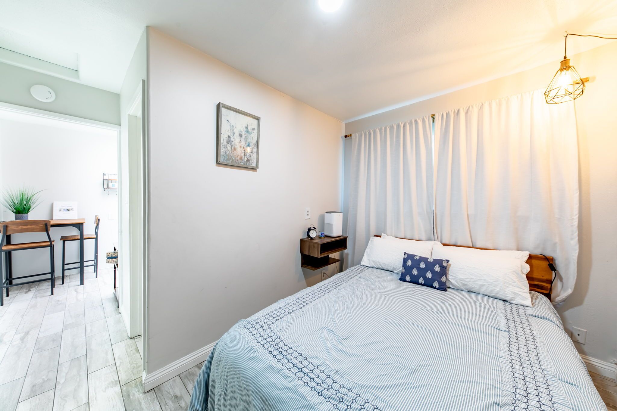 Private Suite w/ Large Garden - Kitchenette