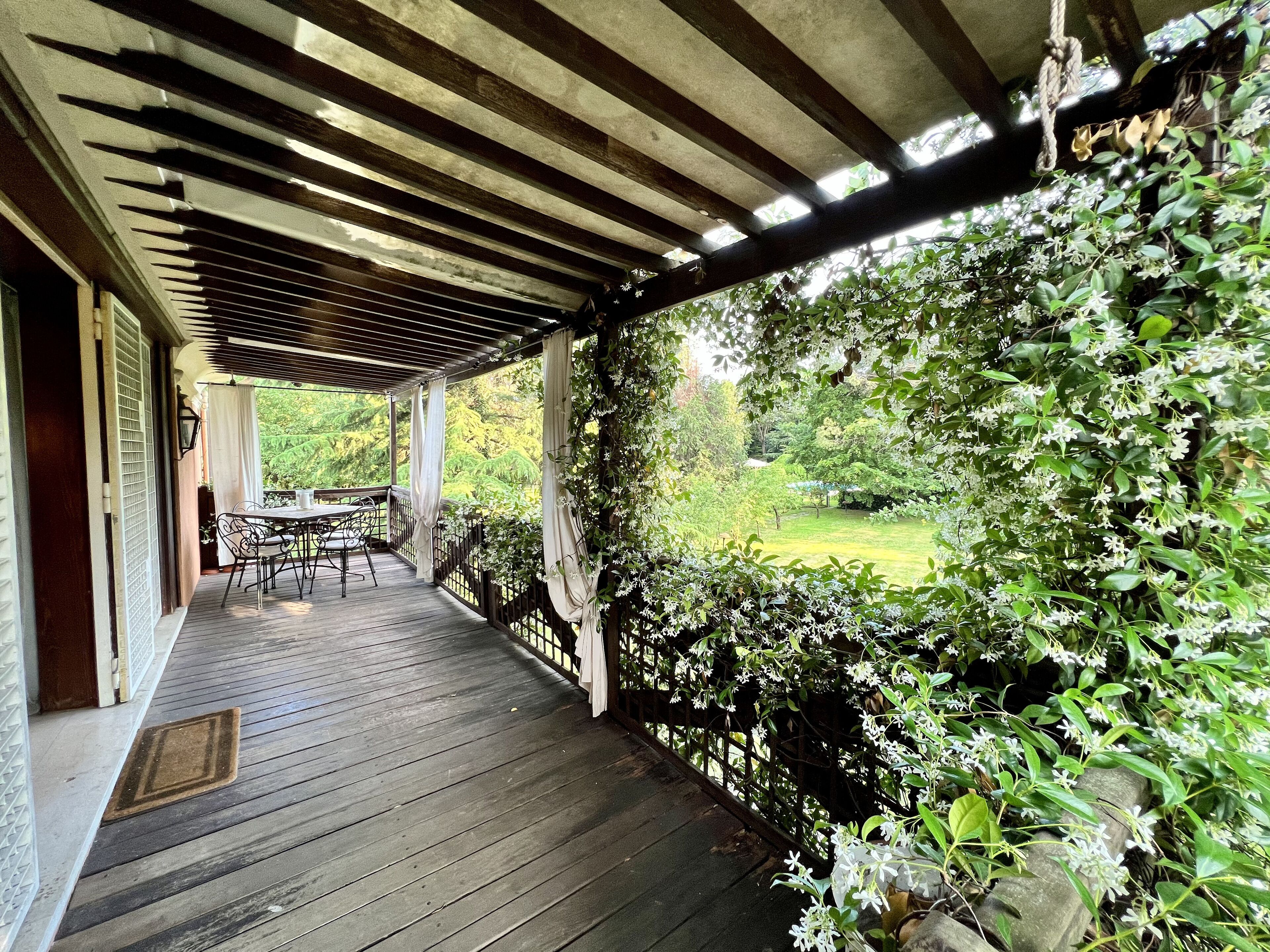 Terrace Apartment w/firepit inside 4 acre park with Pool, 5m from Treviso