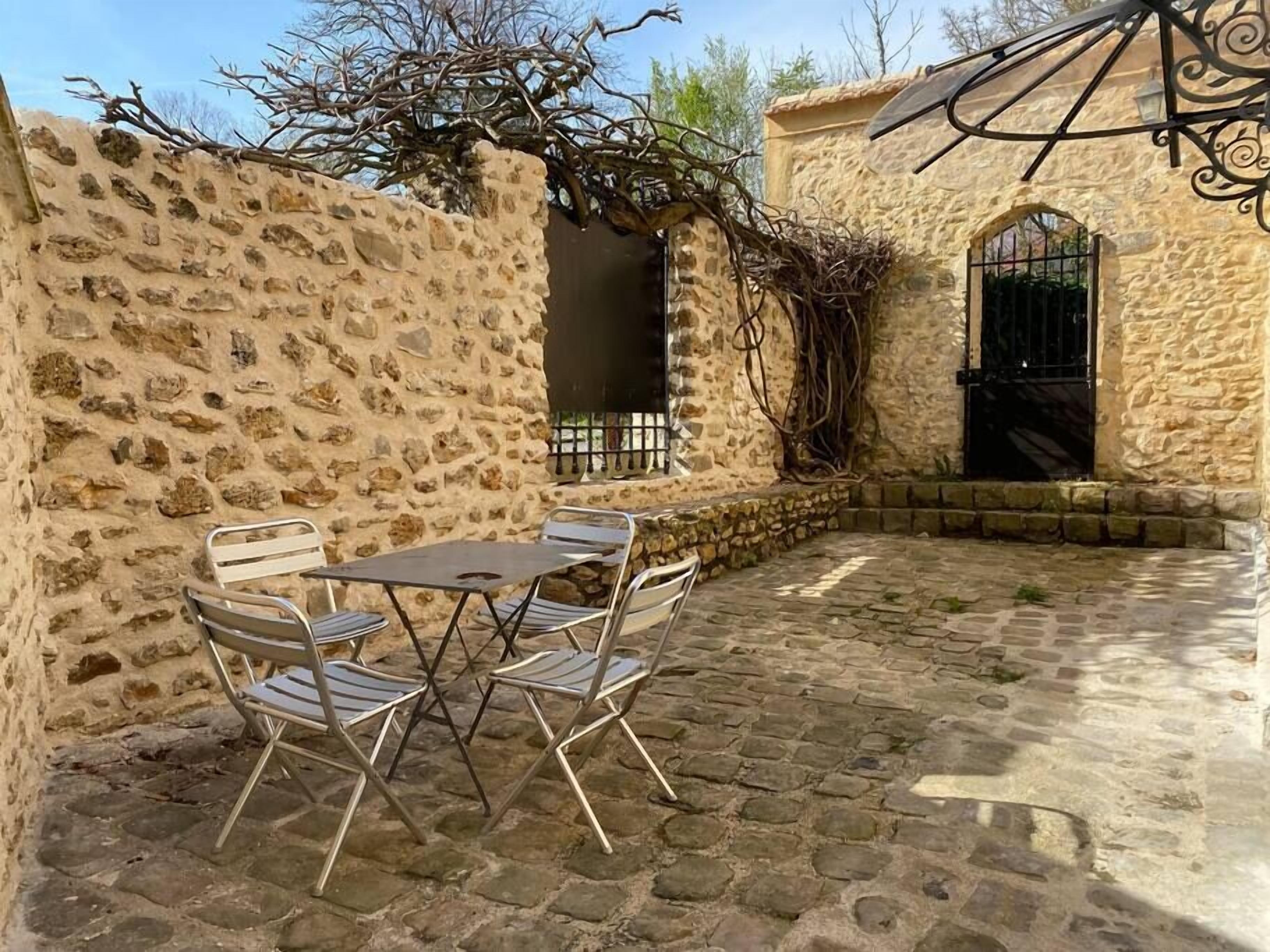 Studio Duplex Avec spa et Cour Privée