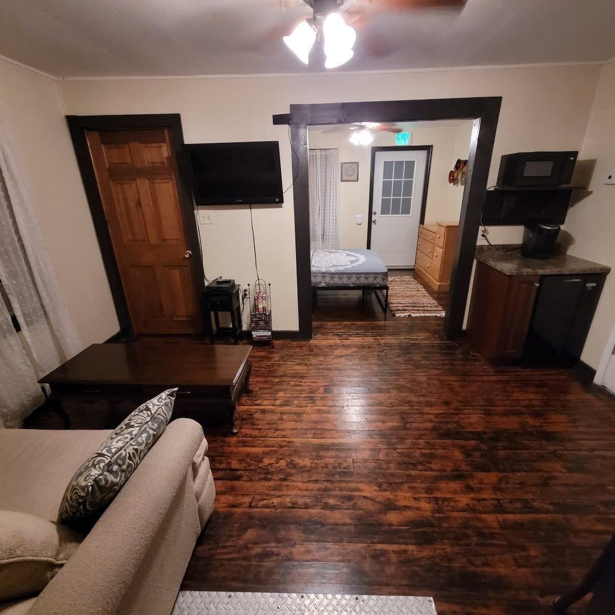 cozy, 2 room, studio efficiency apartment suite(A)
