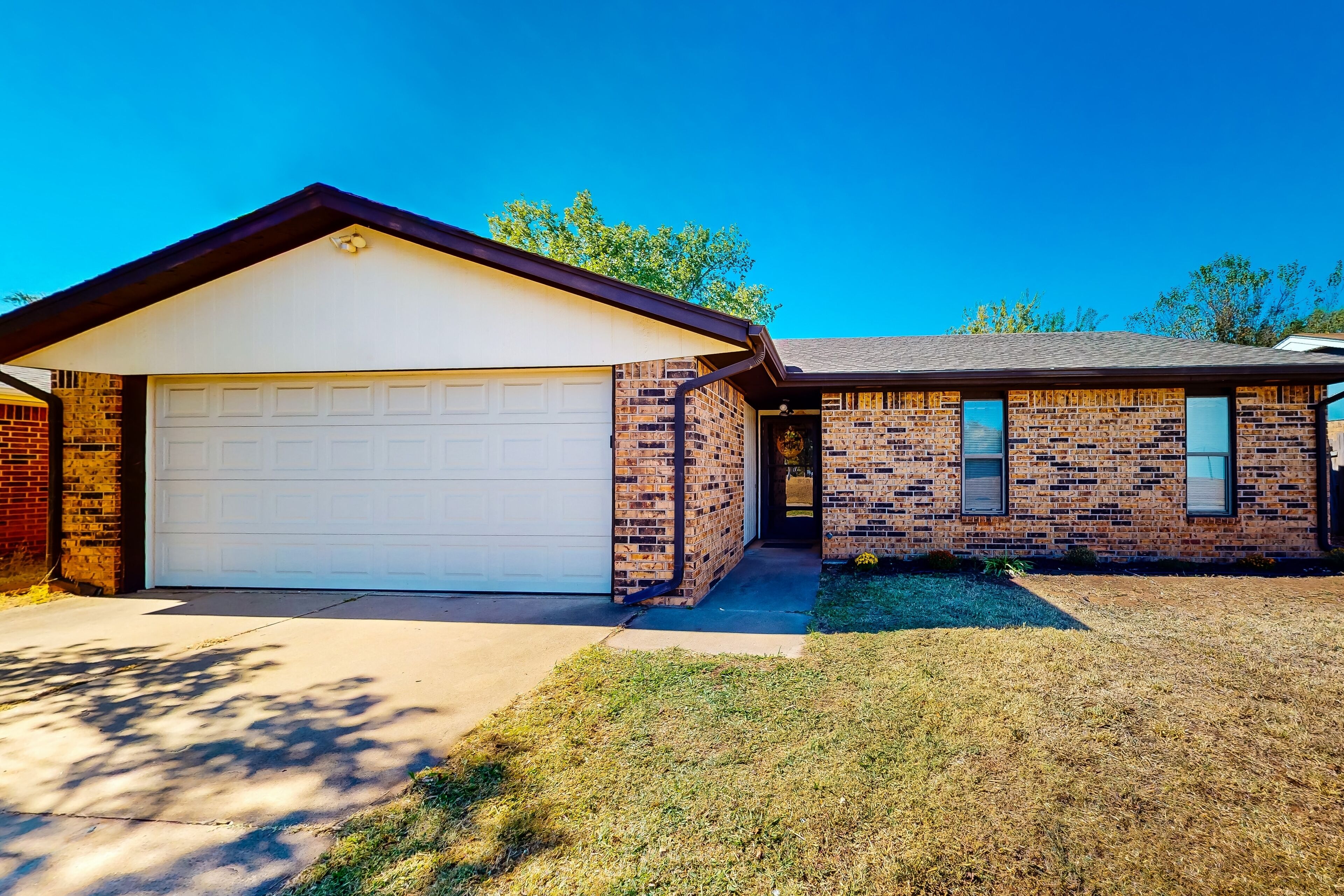 Single-level home near OSU campus with fenced yard, patio, & grill