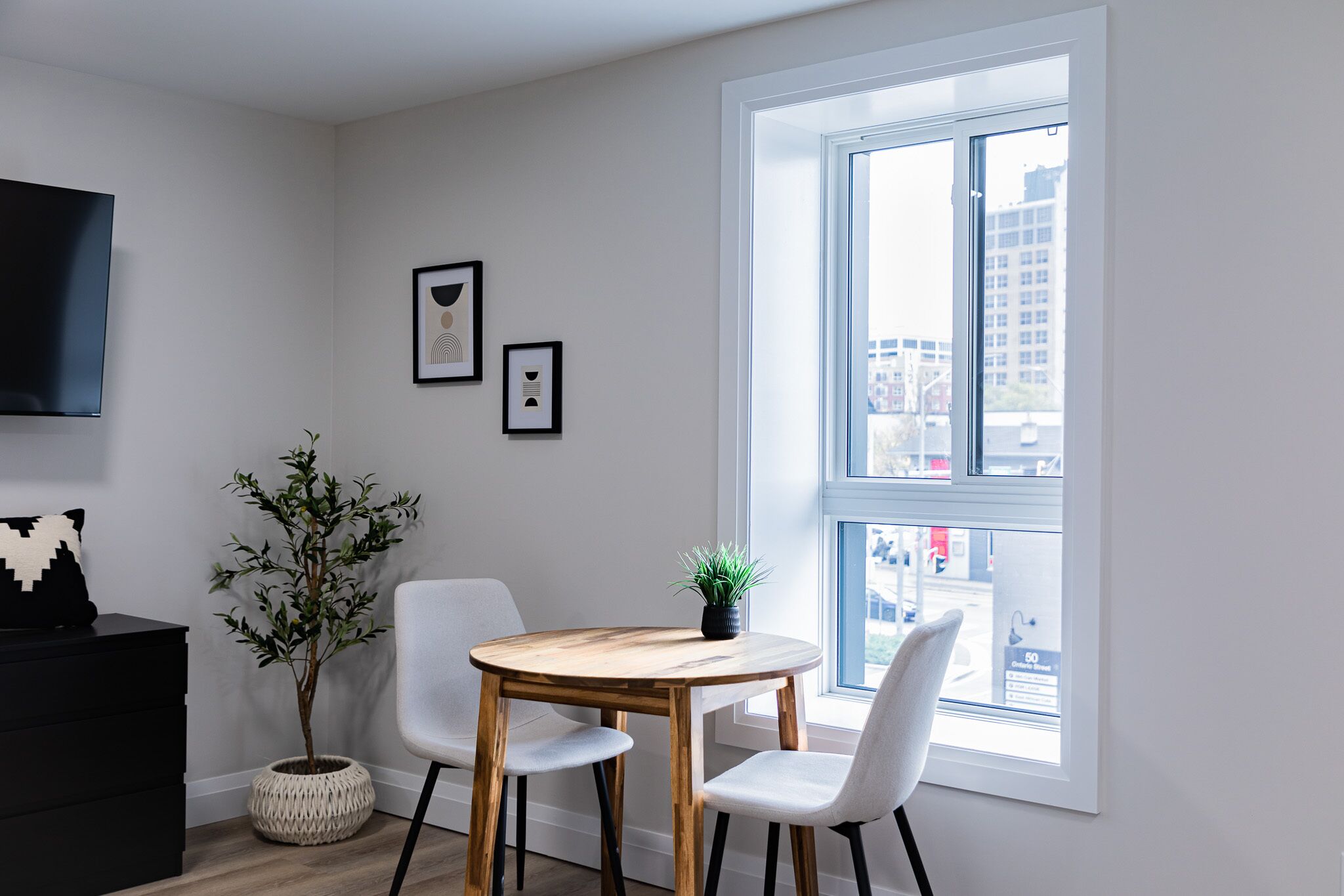 Oversized Trendy Studio Unit in Prime Downtown location