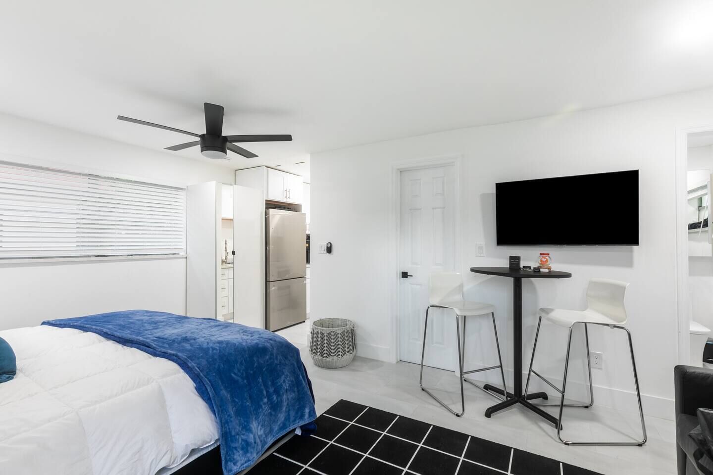 Studio w Peacocks Managed by BNR Vacation Rentals