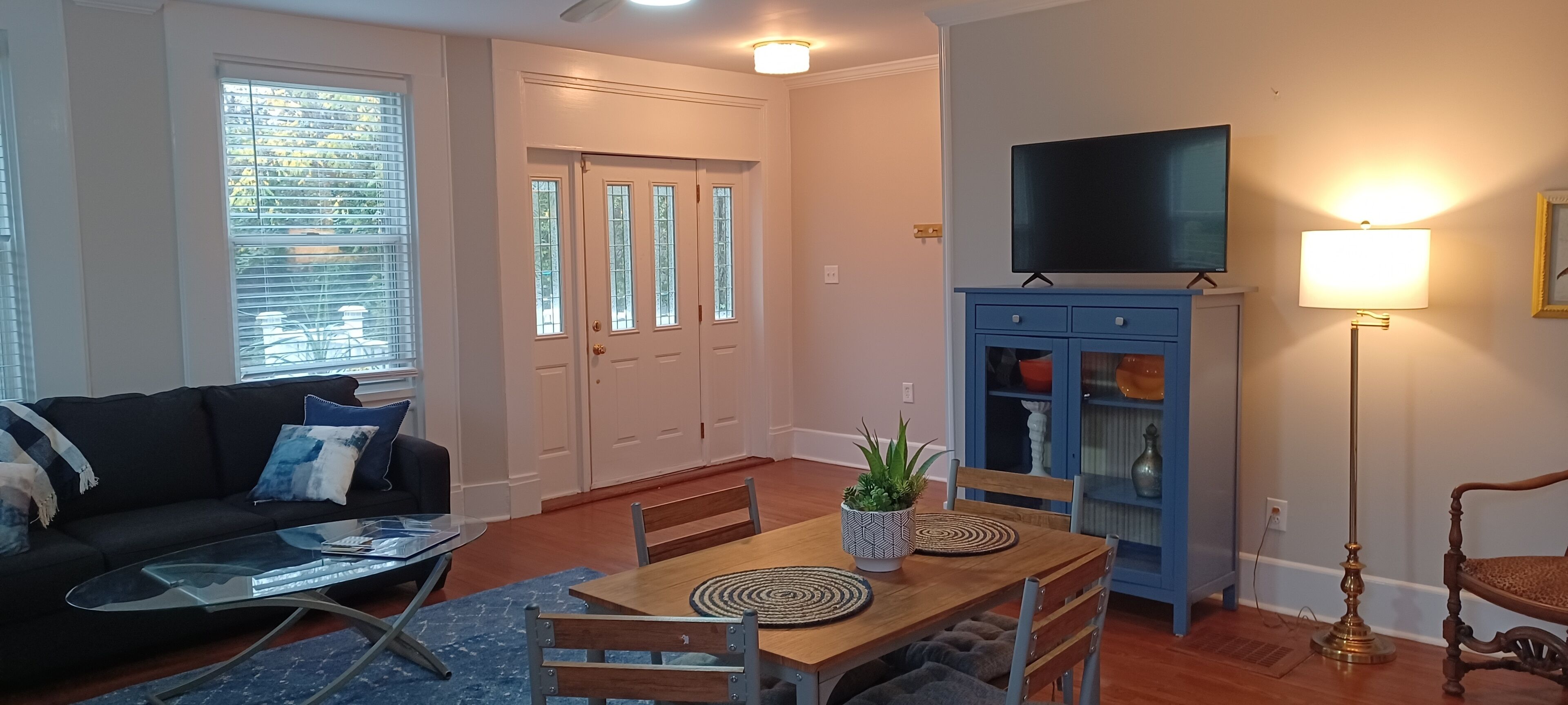 Cozy Suburban Nest! 20 minutes to Downtown & Clifton. Easily enjoy the City!