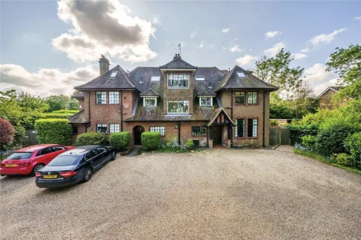LUXURY 2 bedroom apartment in Chorleywood