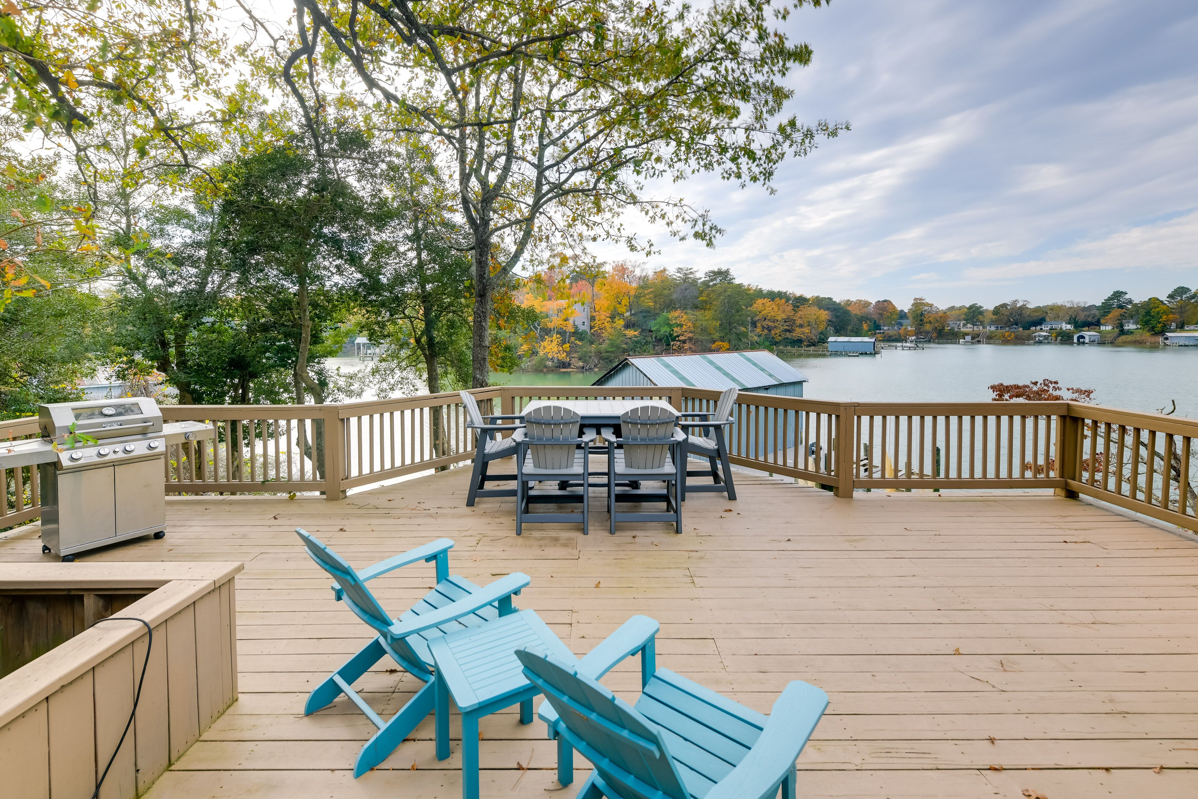 Waterfront Topping Vacation Home w/ Boat Dock!