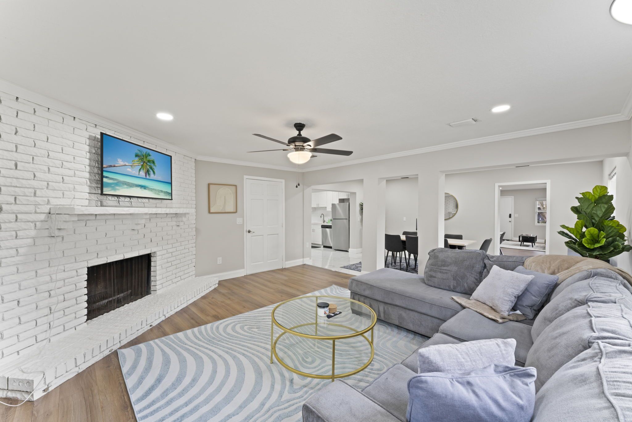 This apartment is a 3 bedroom(s), 2 bathrooms, located in Jacksonville, FL.