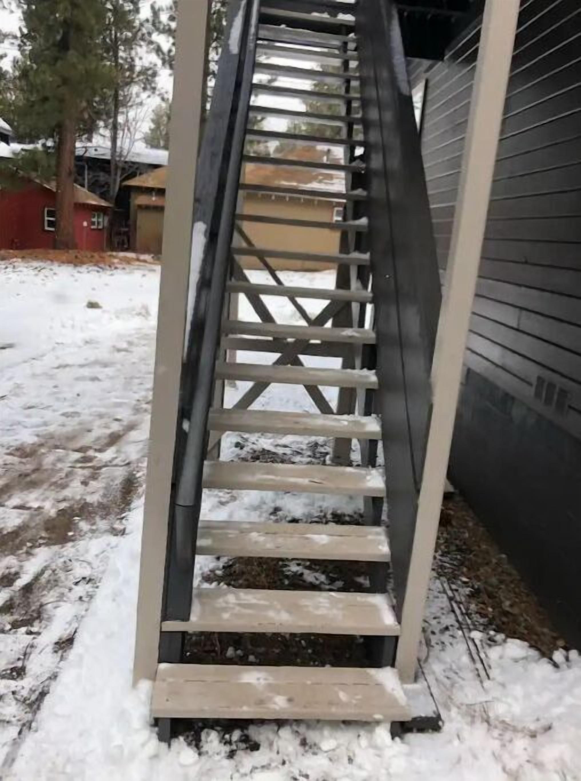 Good value, gorgeous top floor condo near downtown