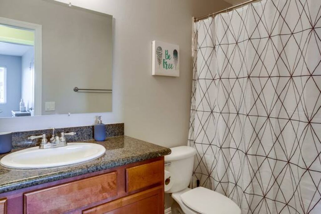 Comfortable 2 Bed Unit in Gorgeous Gated Community