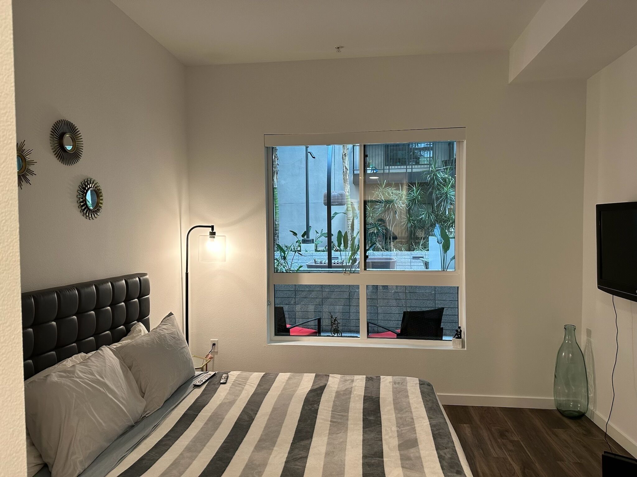 Hollywood/BeverlyHills Luxury Condo Suite!