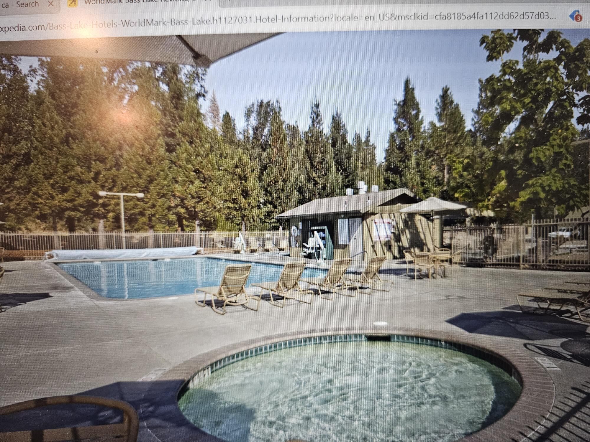Family sized Condo at Yosemite Bass Lake. Sleeps 6 with Full Kitchen. Fireplace.
