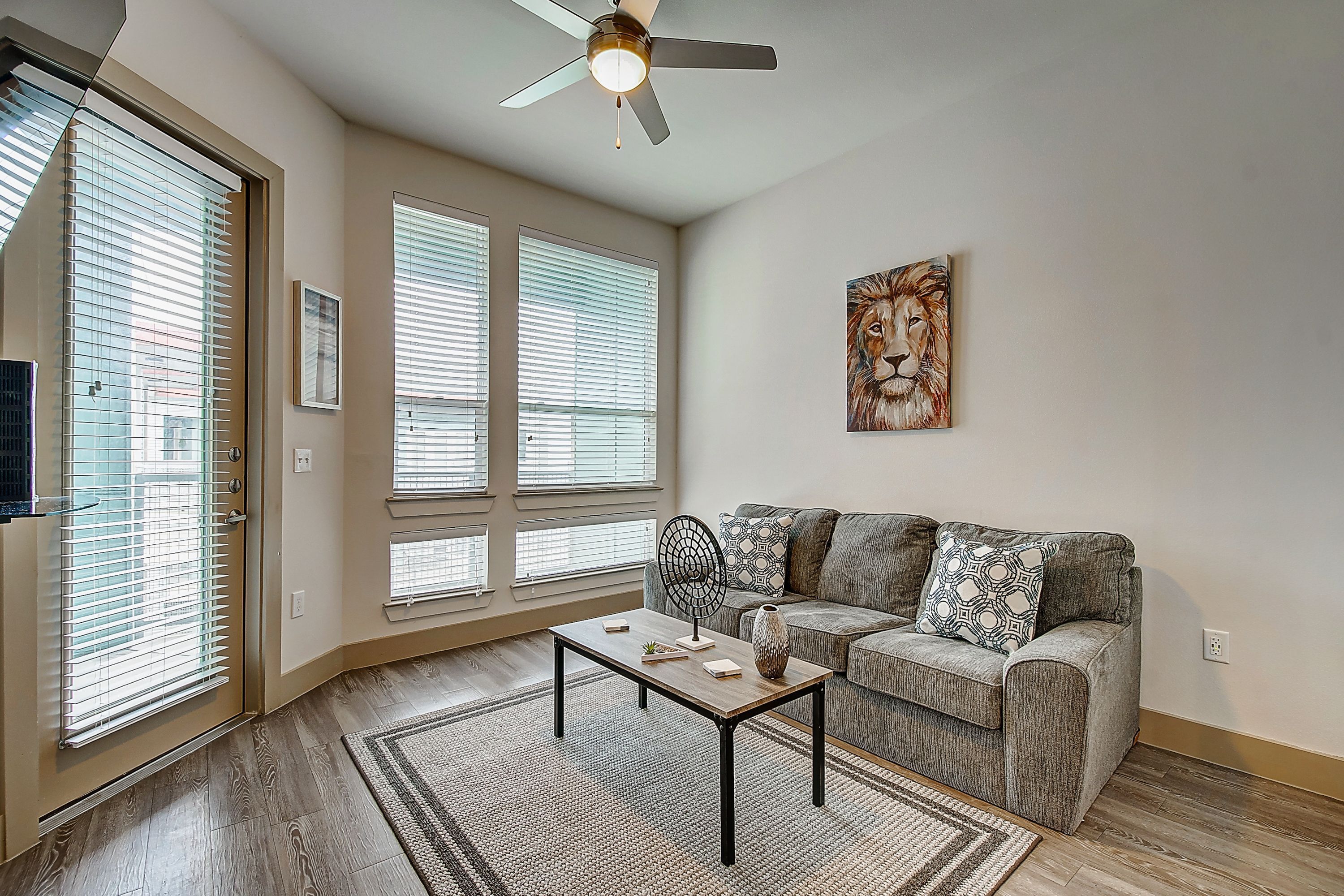 ★ Upscale 1 BR King Bed ★ Ideal for longer stays