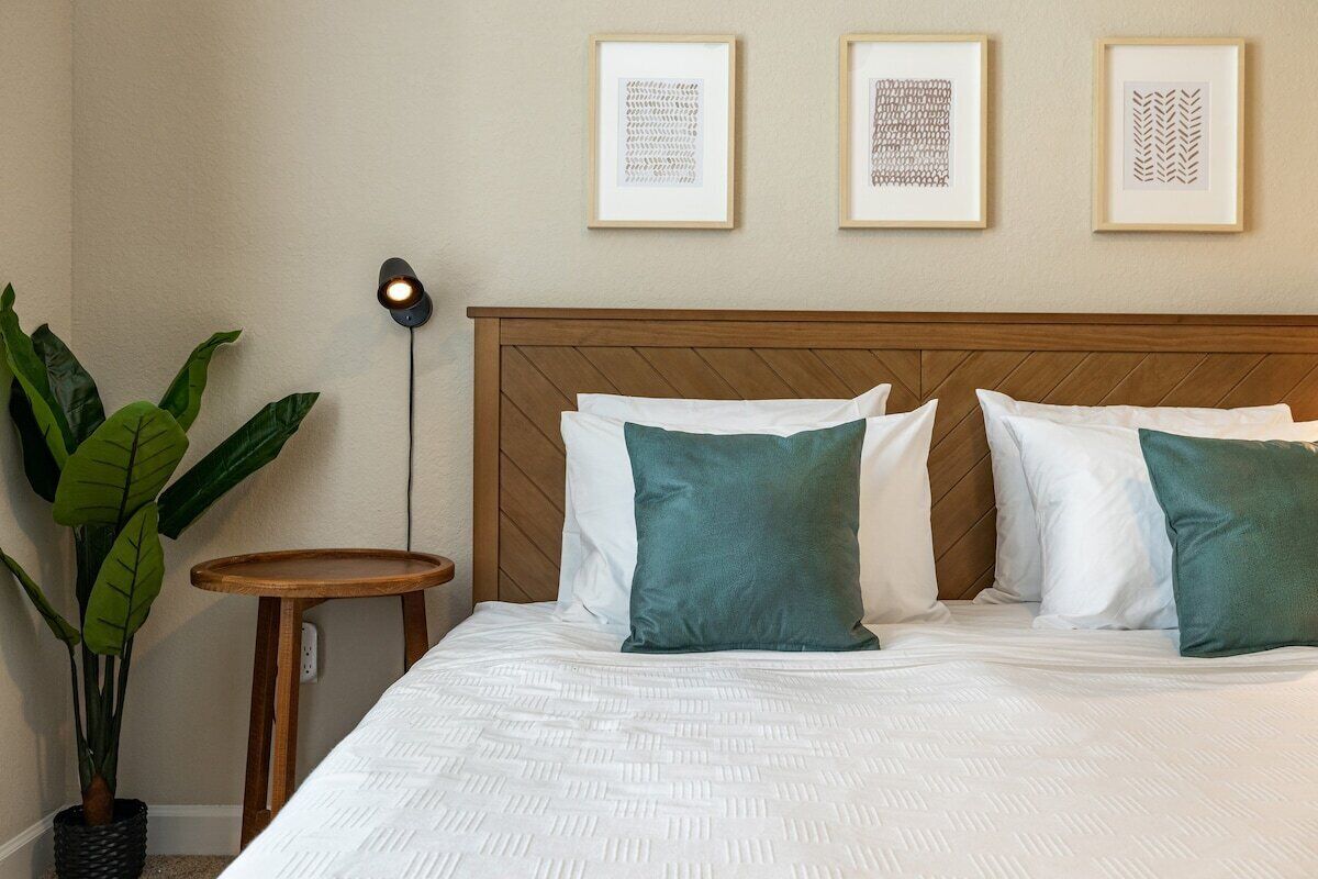 ☀️Poolside Oasis☀️ 2/2 Dual King Heated Salt Pool