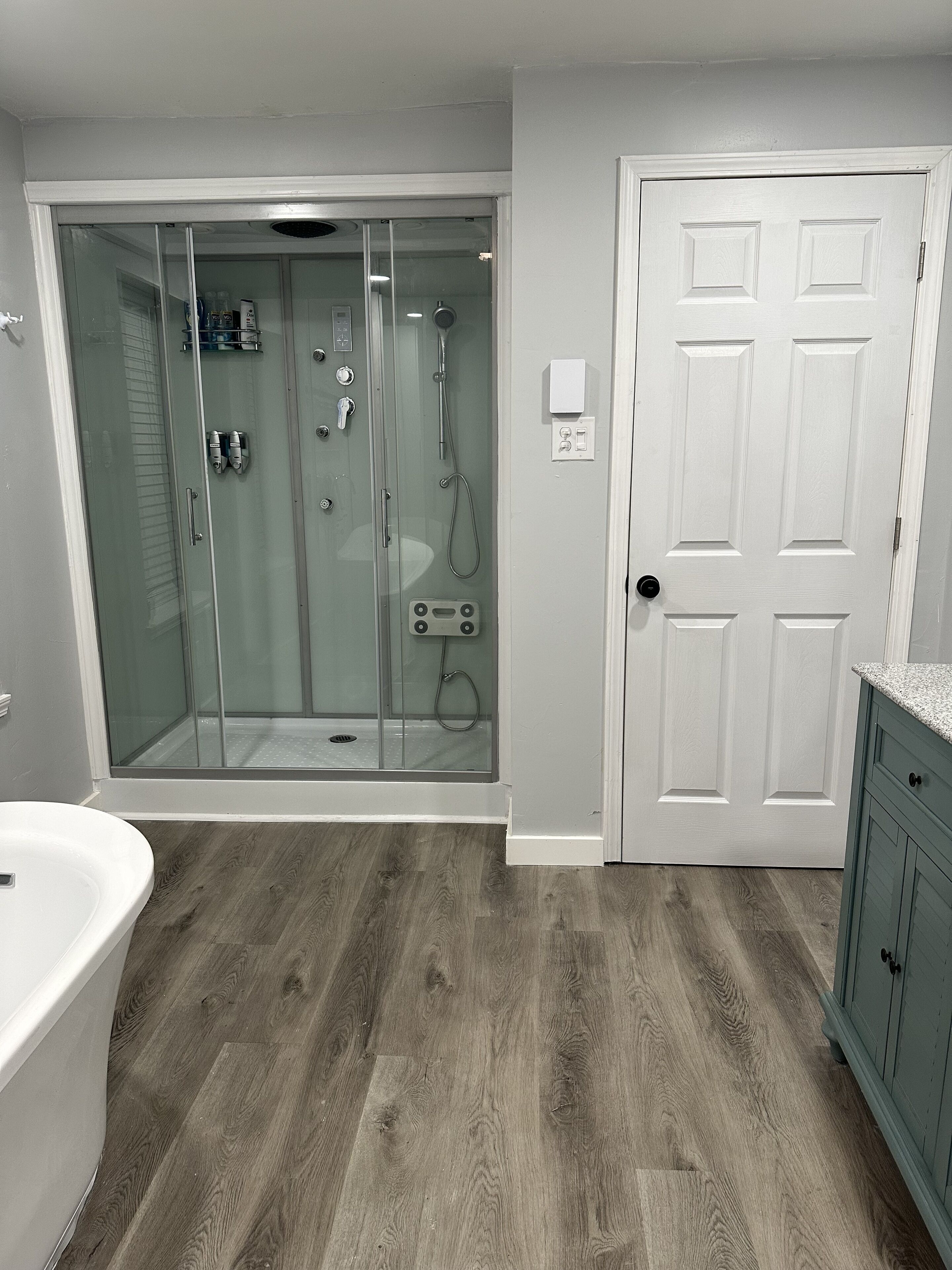Cozy Apt-XL Luxury Bath-3 min from Airport / i81