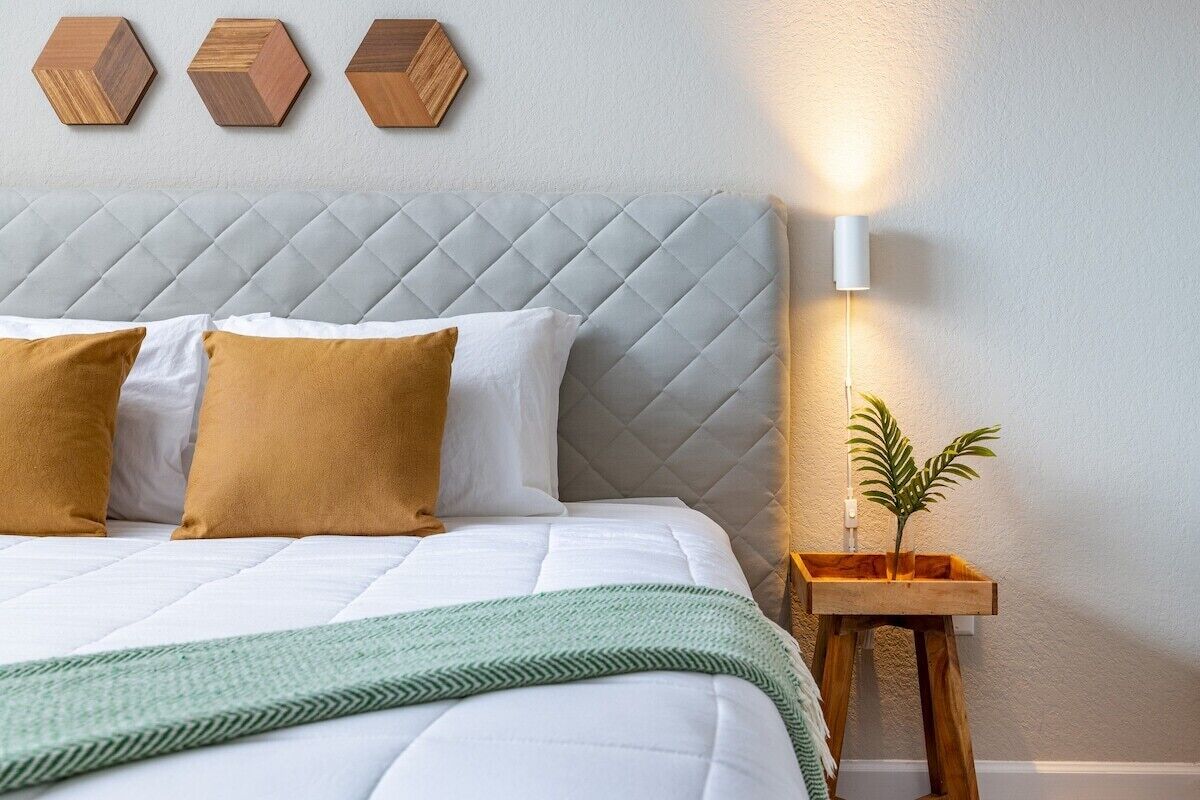 ☀️Poolview Retreat☀️ Westshore + King + Heated Pool