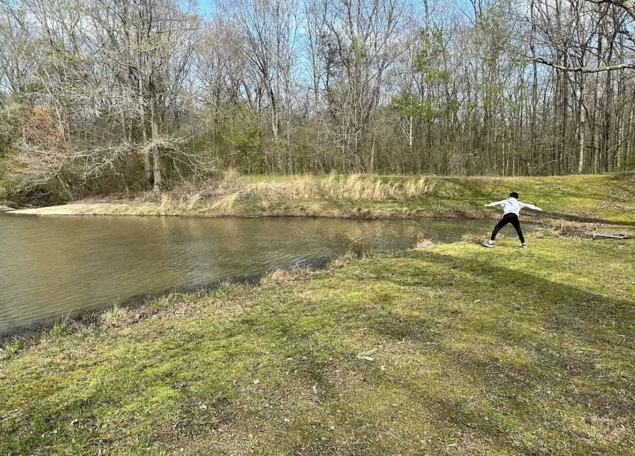 Secluded, cozy and clean retreat only 8 minutes from Harding University!!