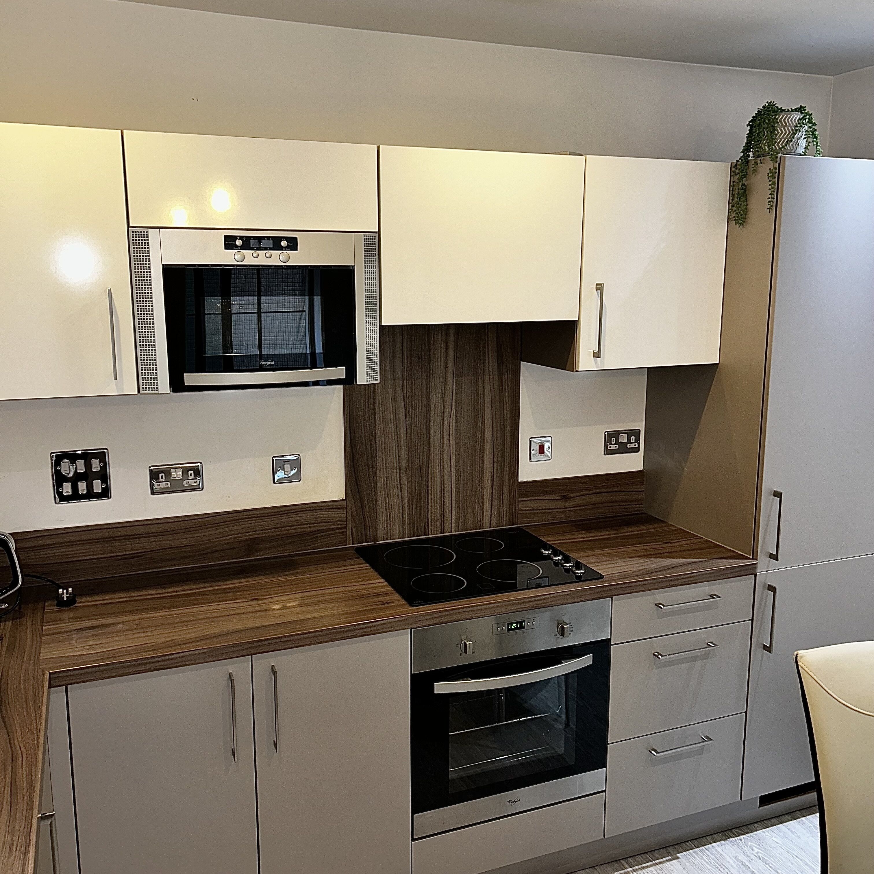 Stunning 2 Bed 2 Bath Silvertown Apartment 