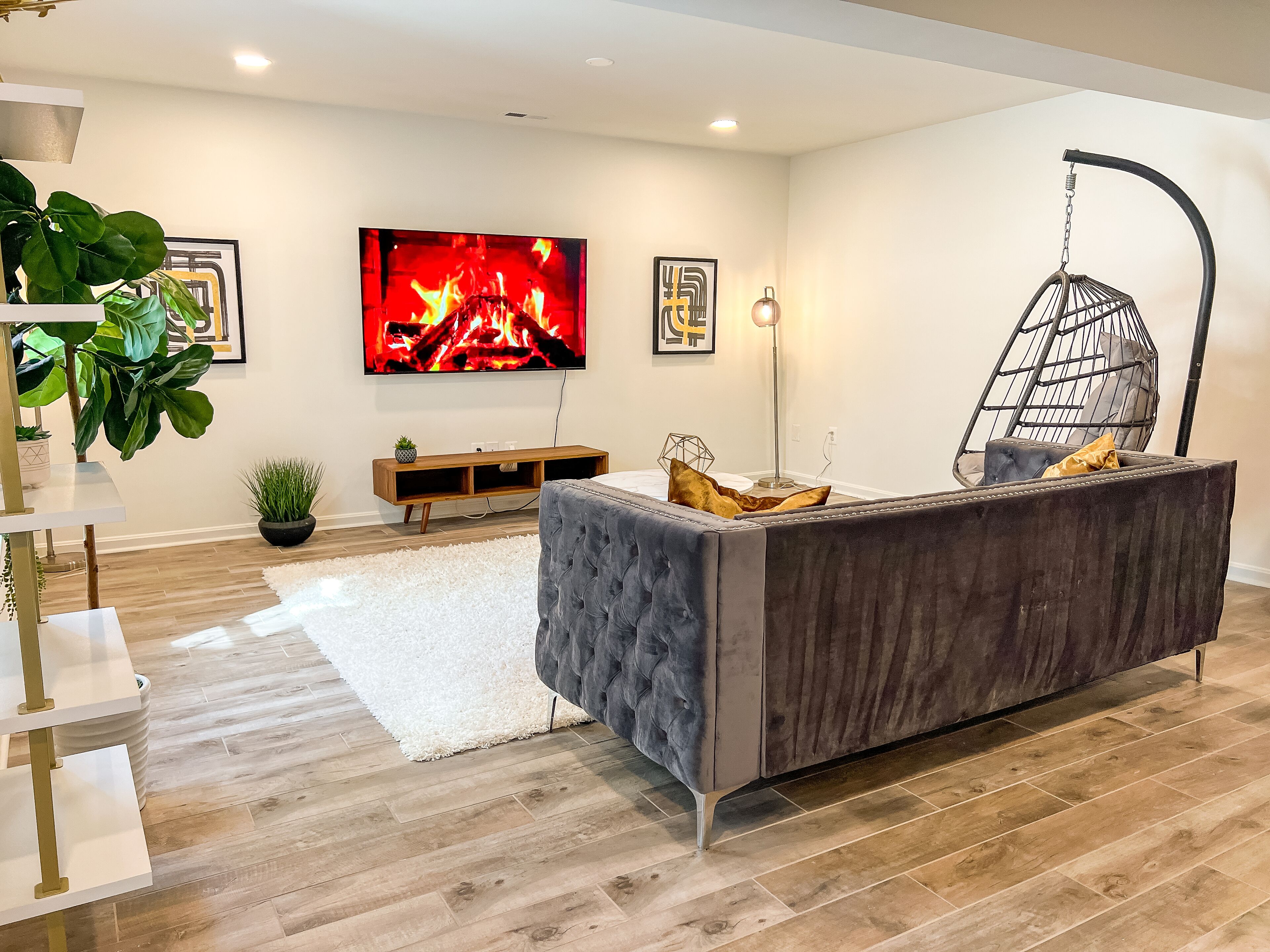 The Sapphire - Luxury Basement Suite Close to I-66 • Queen Beds • 2000 sqft