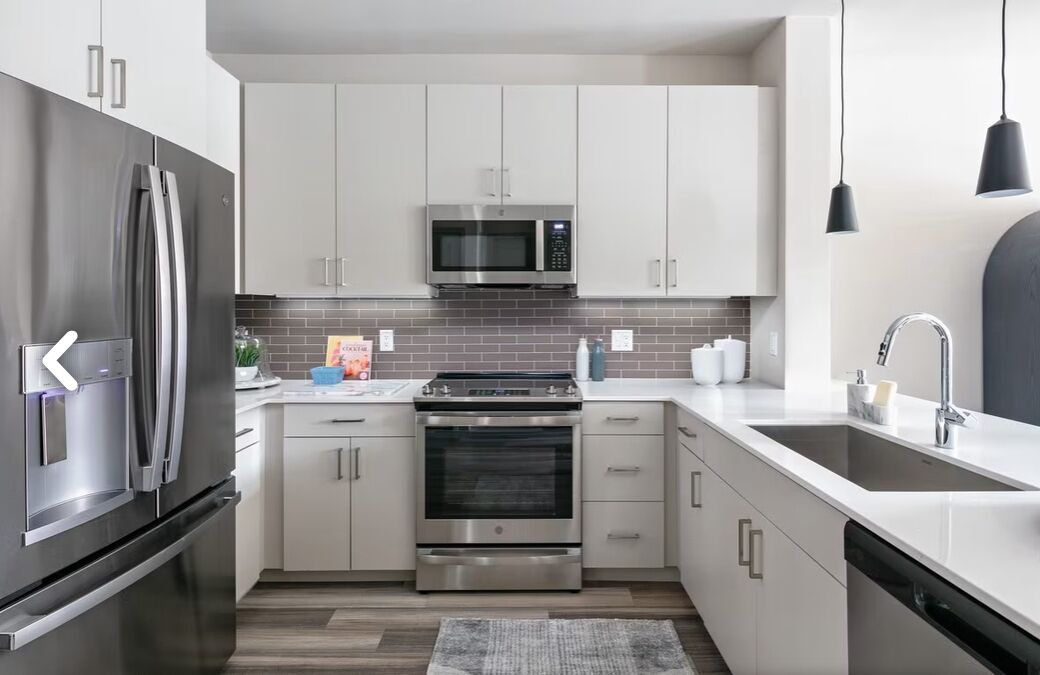 Peaceful and Serene Very large 2 bedroom with scenic wooded views