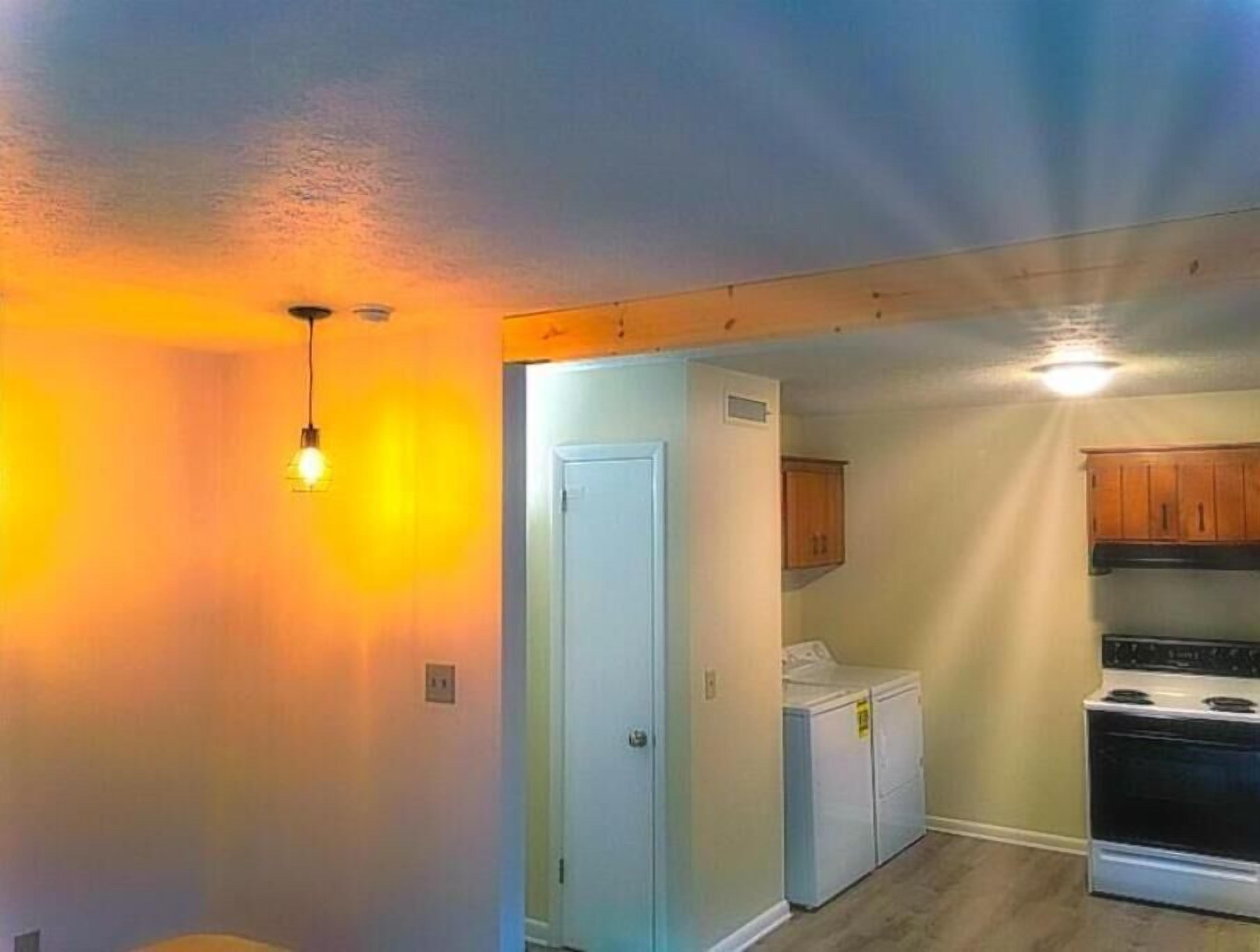 Completely Updated Cozy 2 Bedroom Duplex Unit Available Pet Friendly