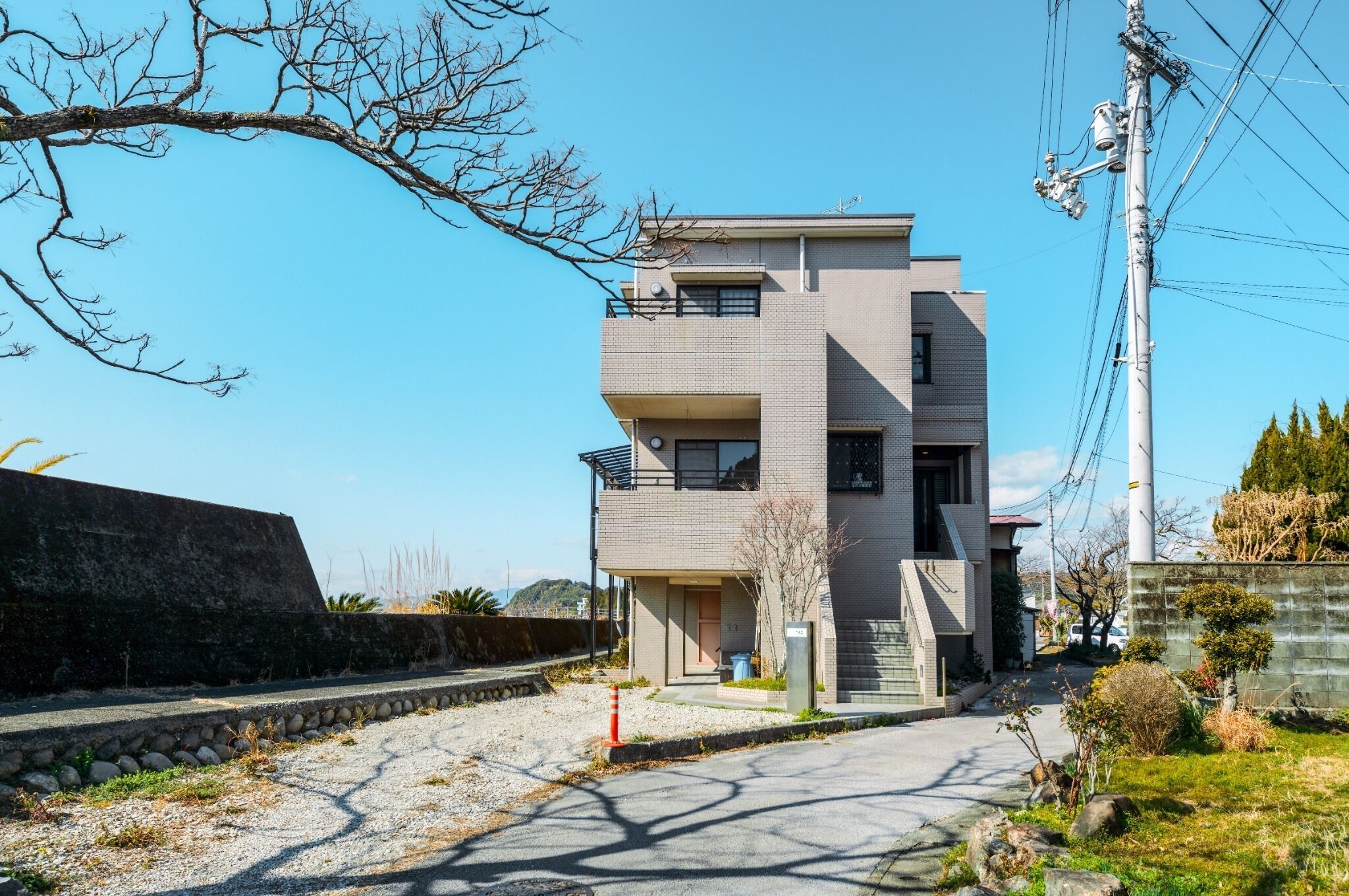 Nonsmoking inside the building Rent the entire  / Konan Kōchi