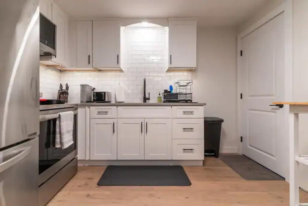 Modern 2-Bed Apartment-Shelburne