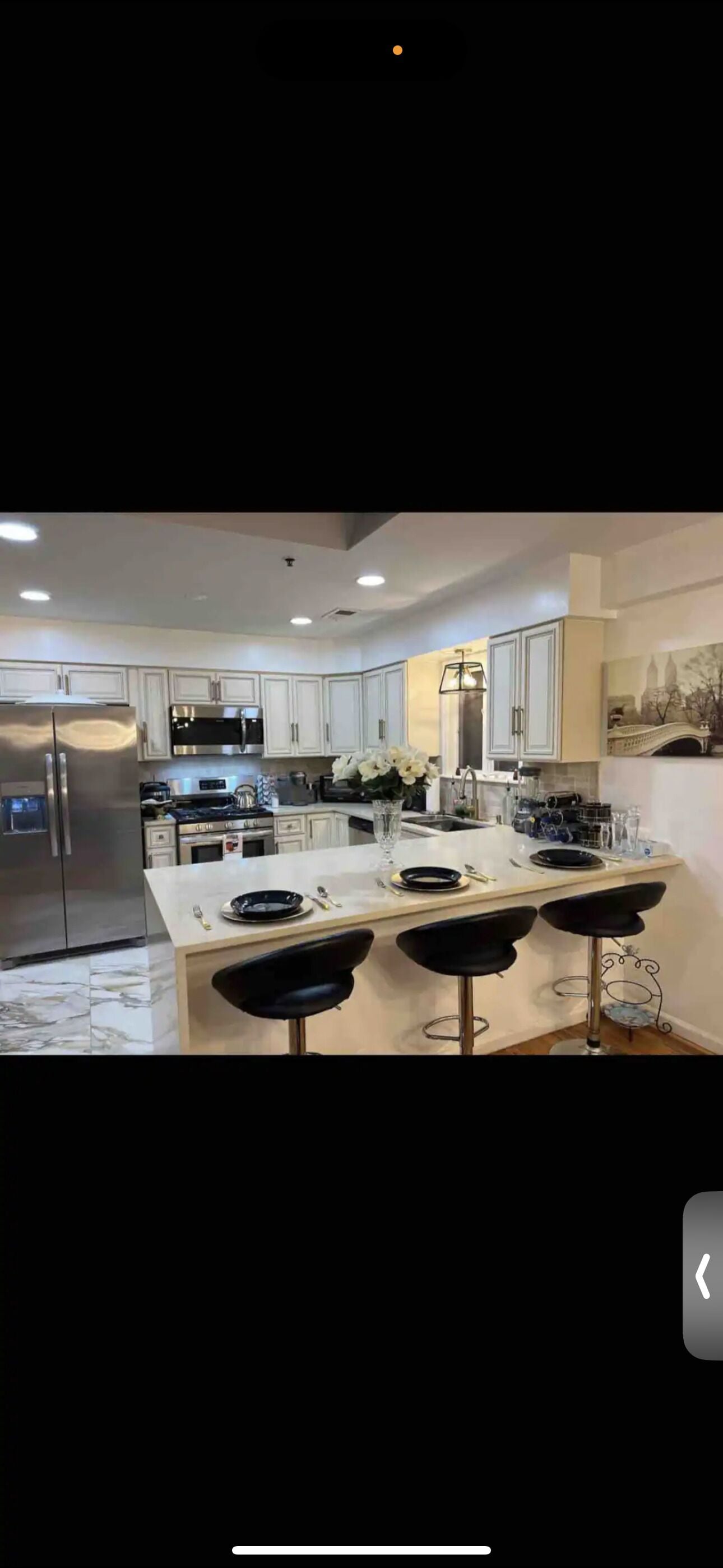 Ari’s place! Large luxury unit with parking! 