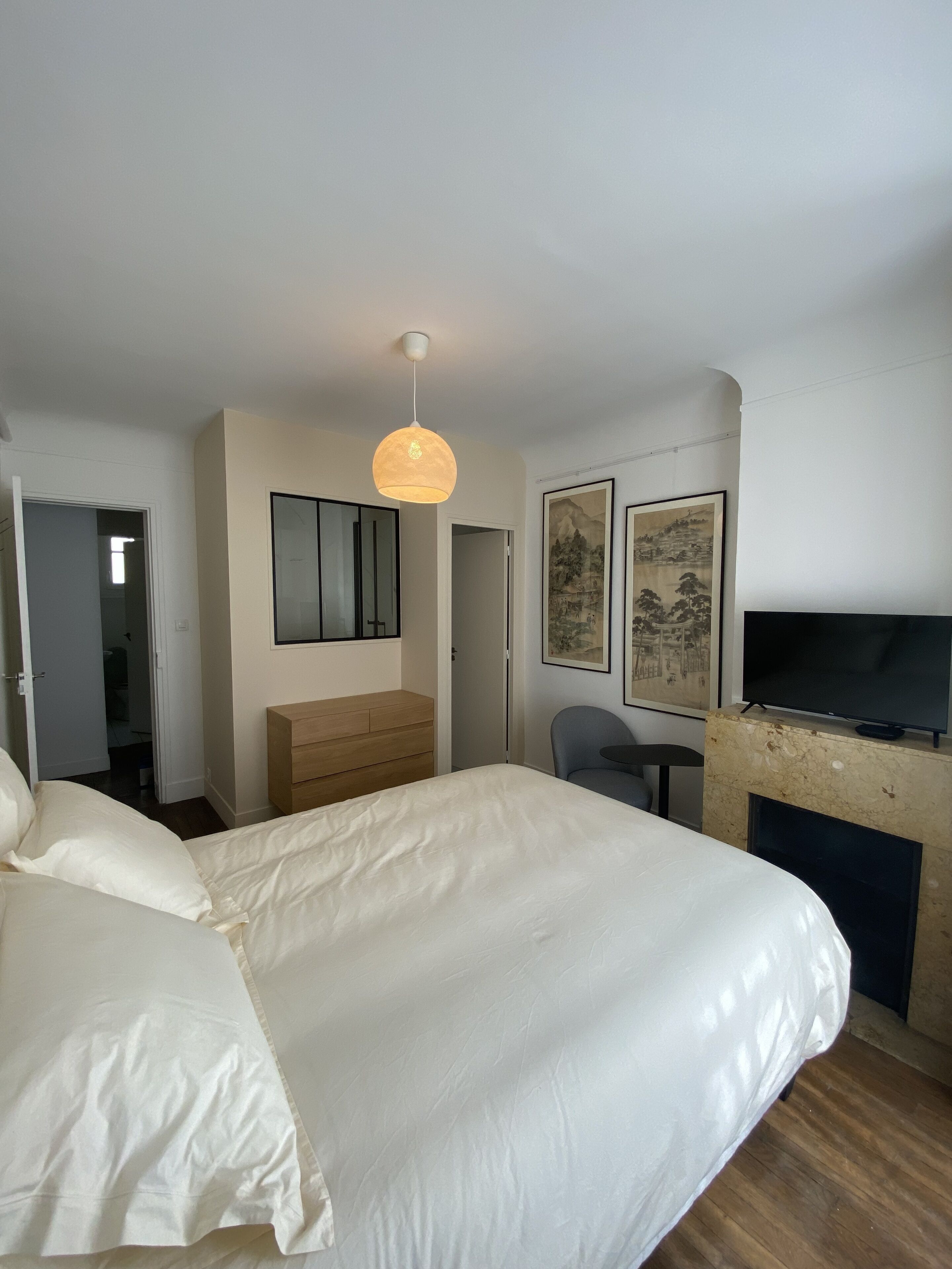 À deux pas de la Tour Eiffel,belle chambre d'hôte dans un appartement spacieux.