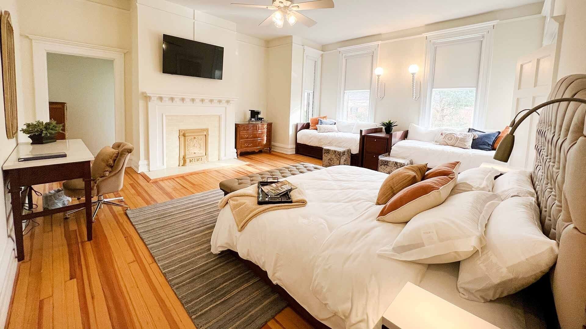Luxury Family Suite in LaGrange Historic Mansion
