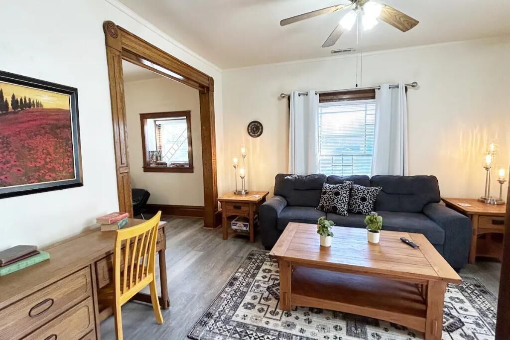 Kg Bd Full Condo steps to hospitals & Capitol 1-70