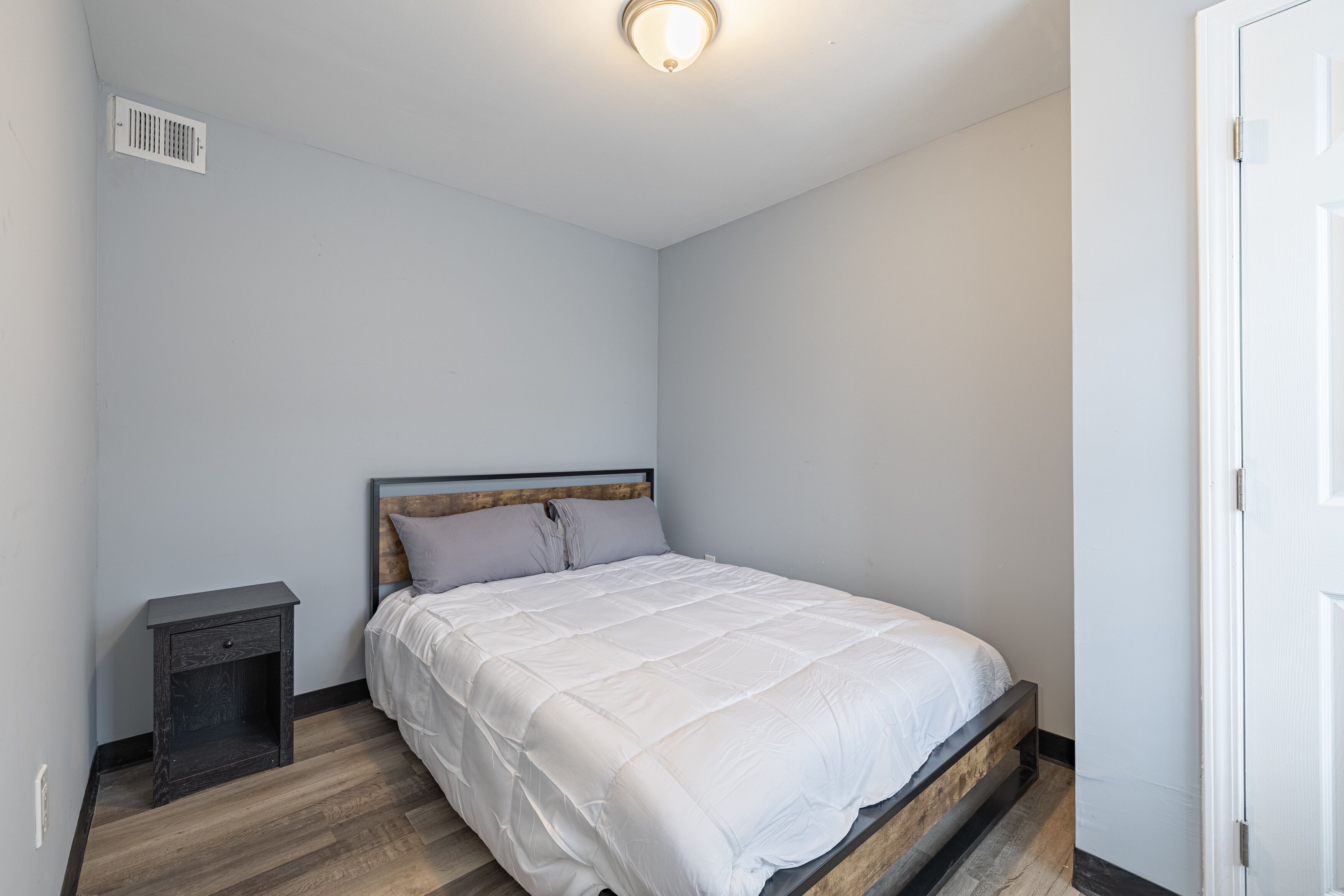 Modern Cozy in downtown D.C., comfort and city living at its finest