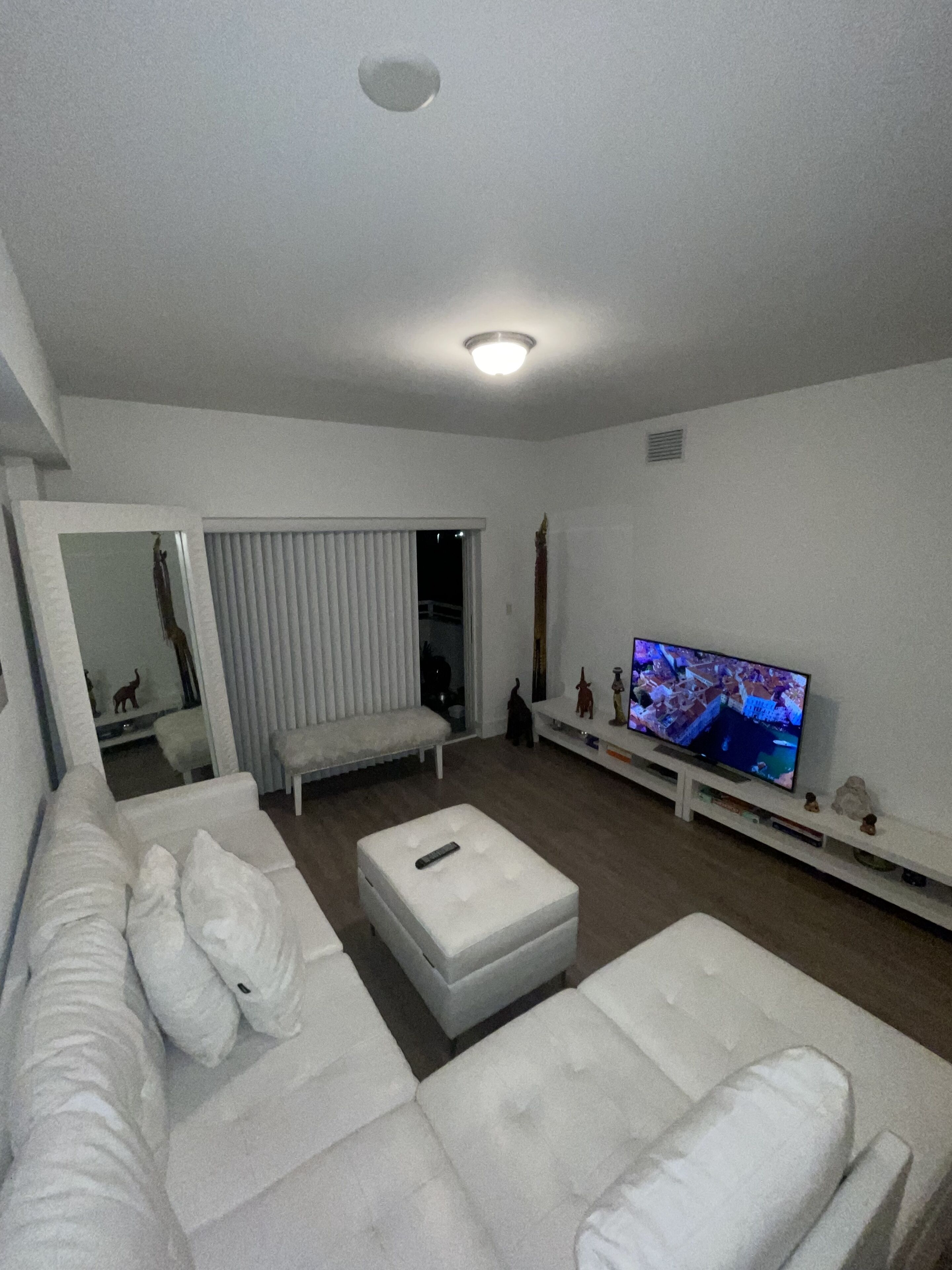 Stylish beach condo steps from beach endless Amaneties!