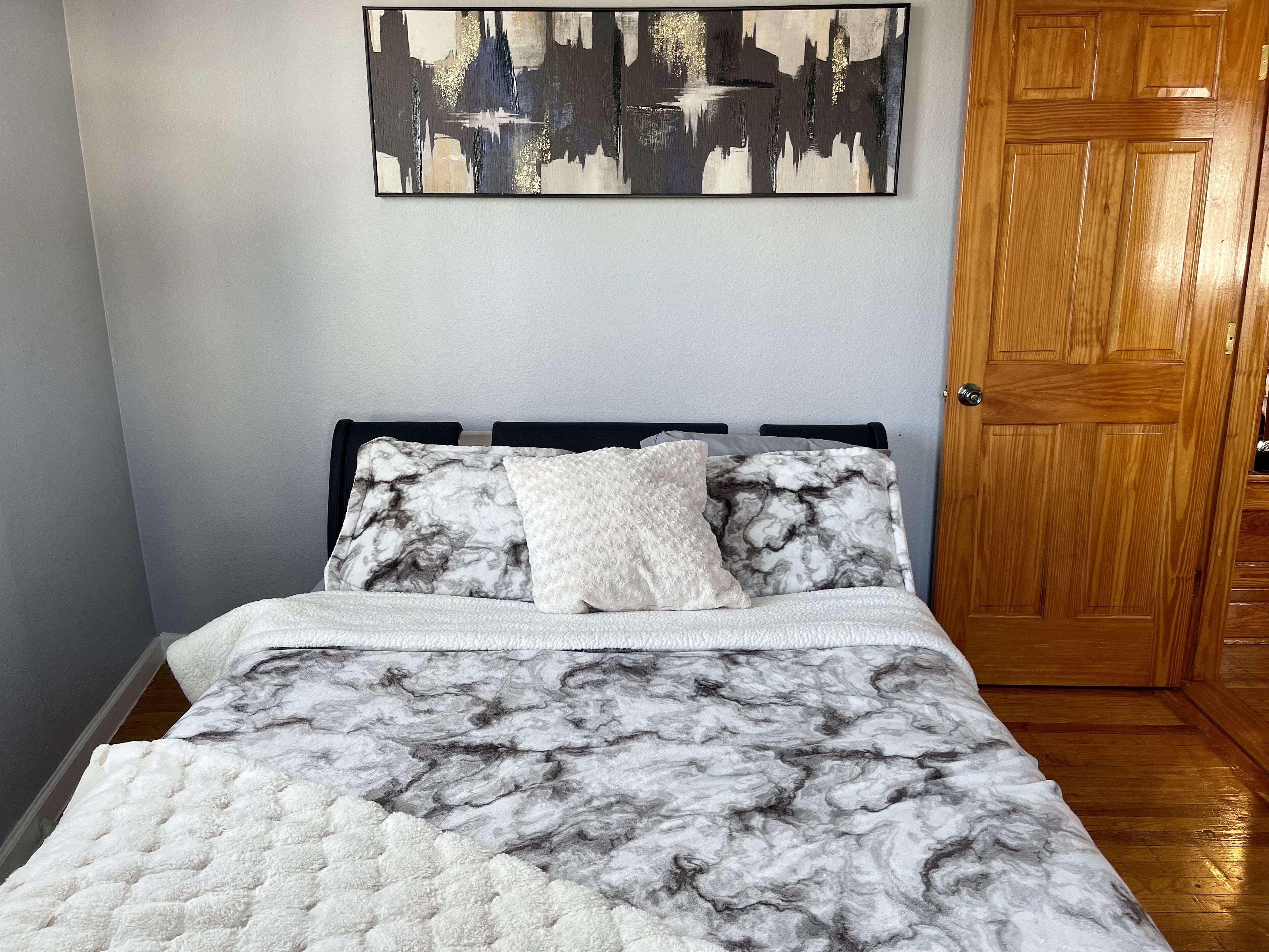 Beautiful 2 Bedroom Apt. With fast Wifi & Netflix