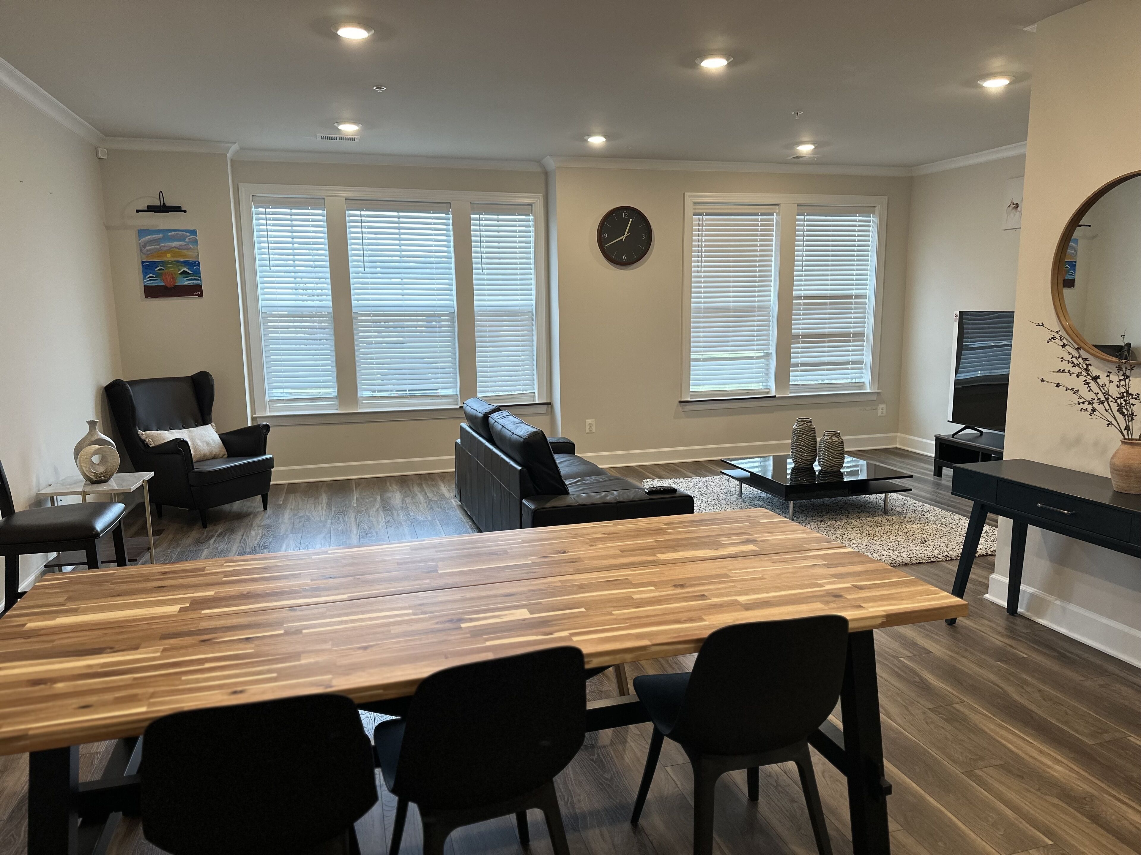 Modern condo in Stone Bridge Potomac, minutes from Hwy I-95 and Washington, D.C.