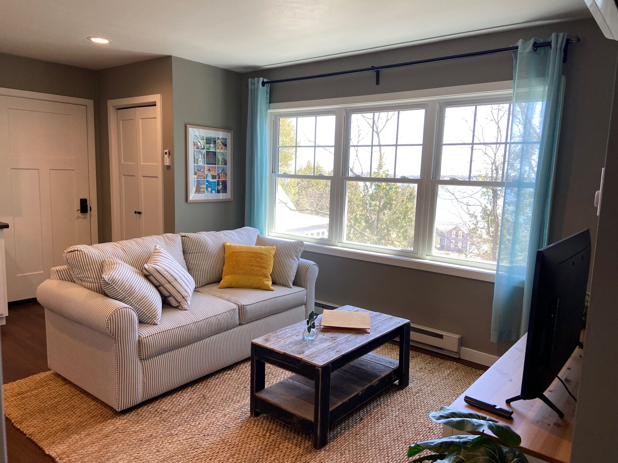 Cozy carriage house a 5 minute walk to all downtown Baileys Harbor has to offer!