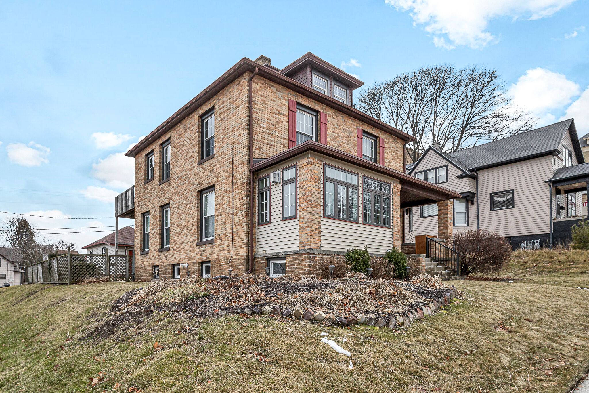 Lakeview Loft - Available For Monthly Rentals!