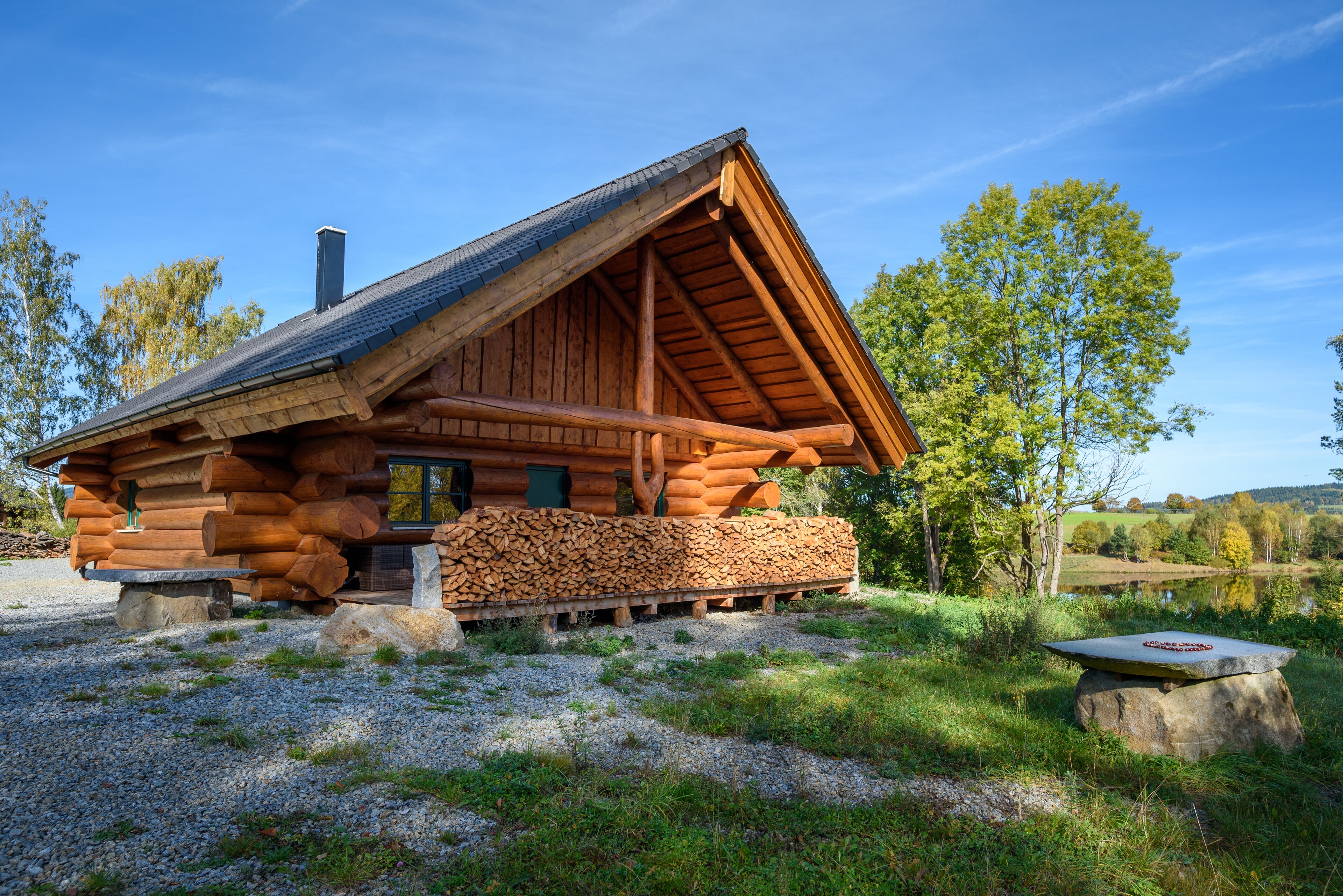 Das neu Gebaute Blockhaus, Befindet Sich in Einer Wunderschönen Landschaft