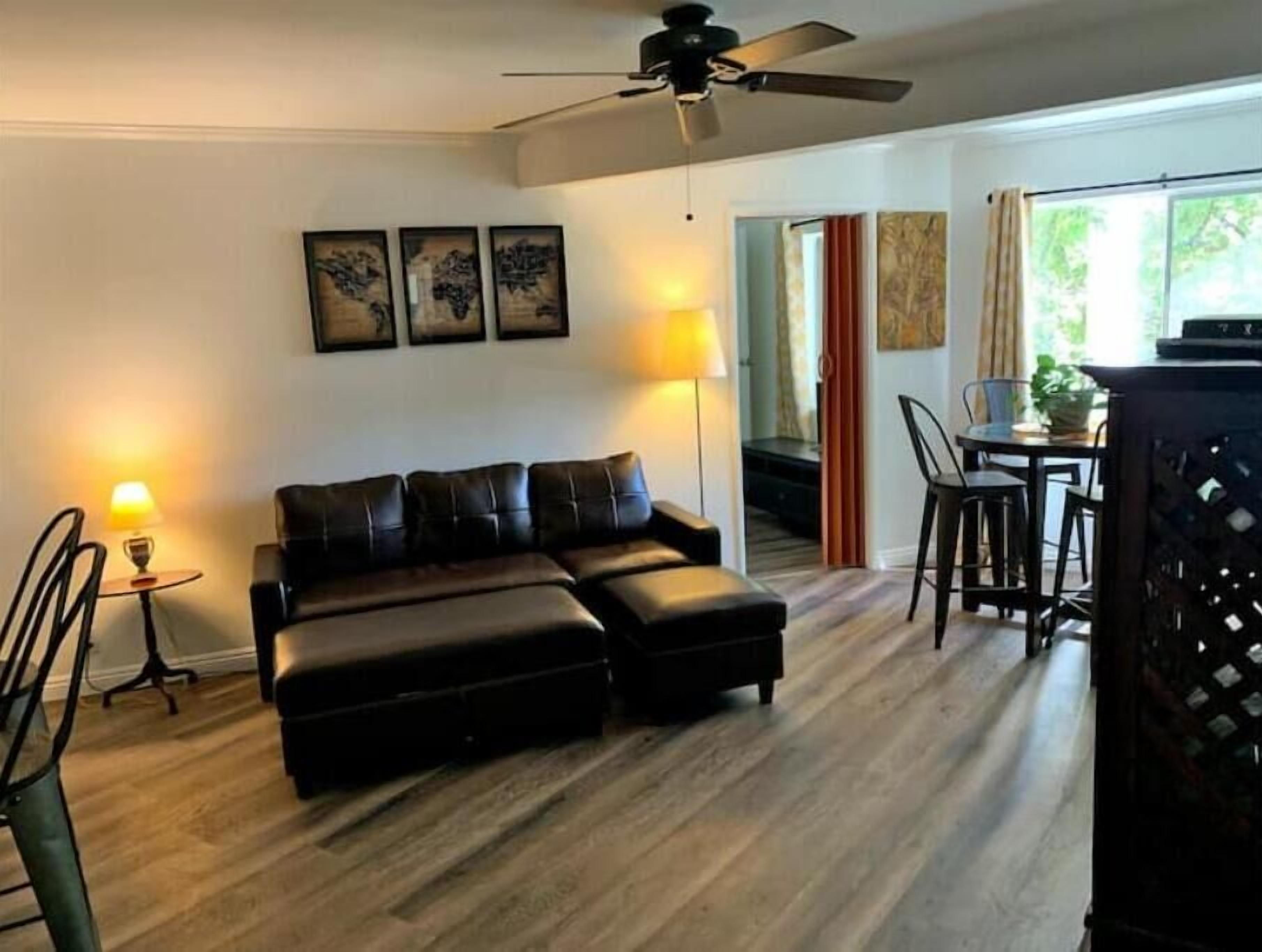 Very Spacious 2BR/1.5BA Guest House, 5 min from LA