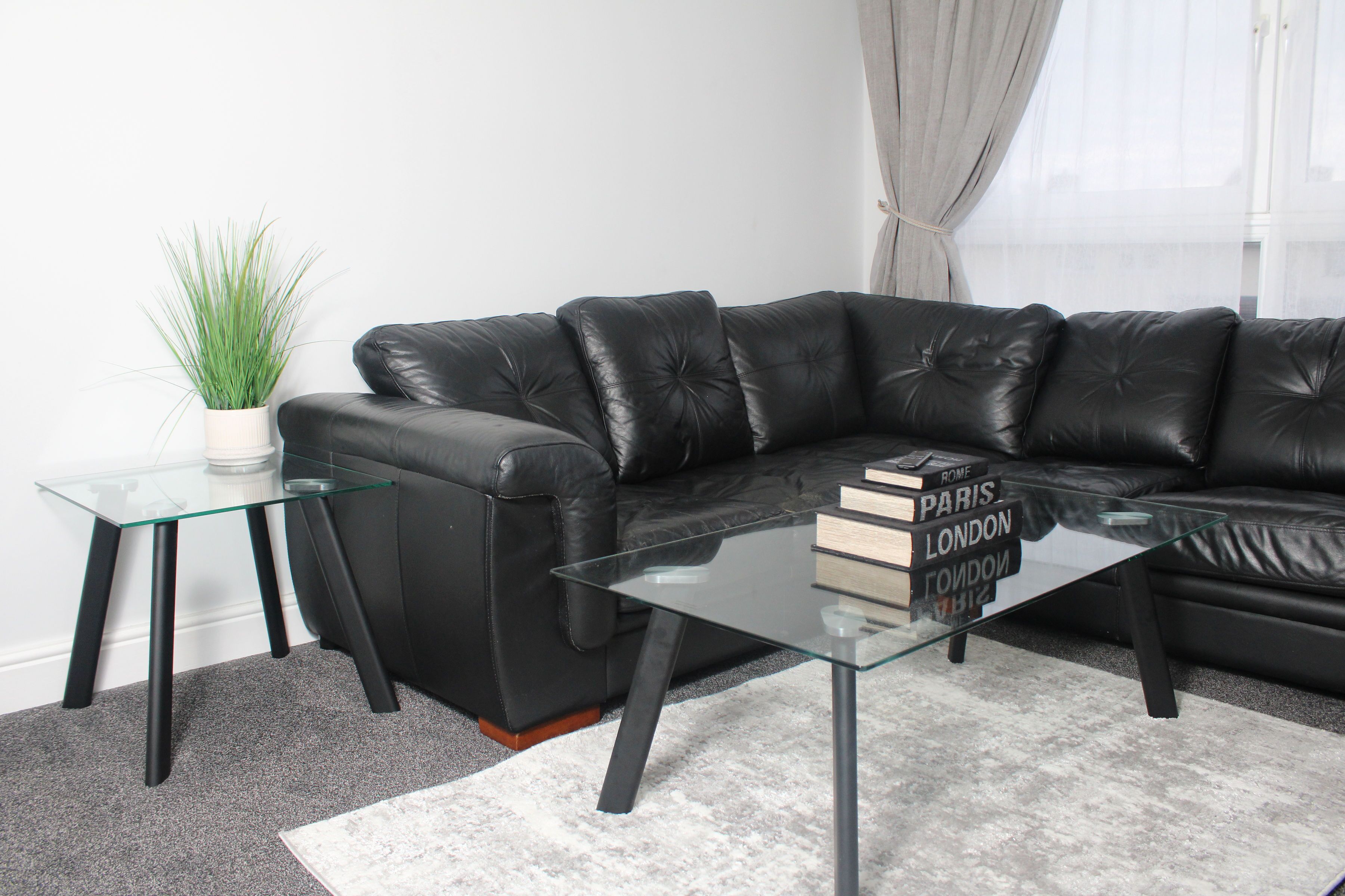 Lovely one-bedroom apartment fully furnished -10 minutes walk to Harlow Station 
