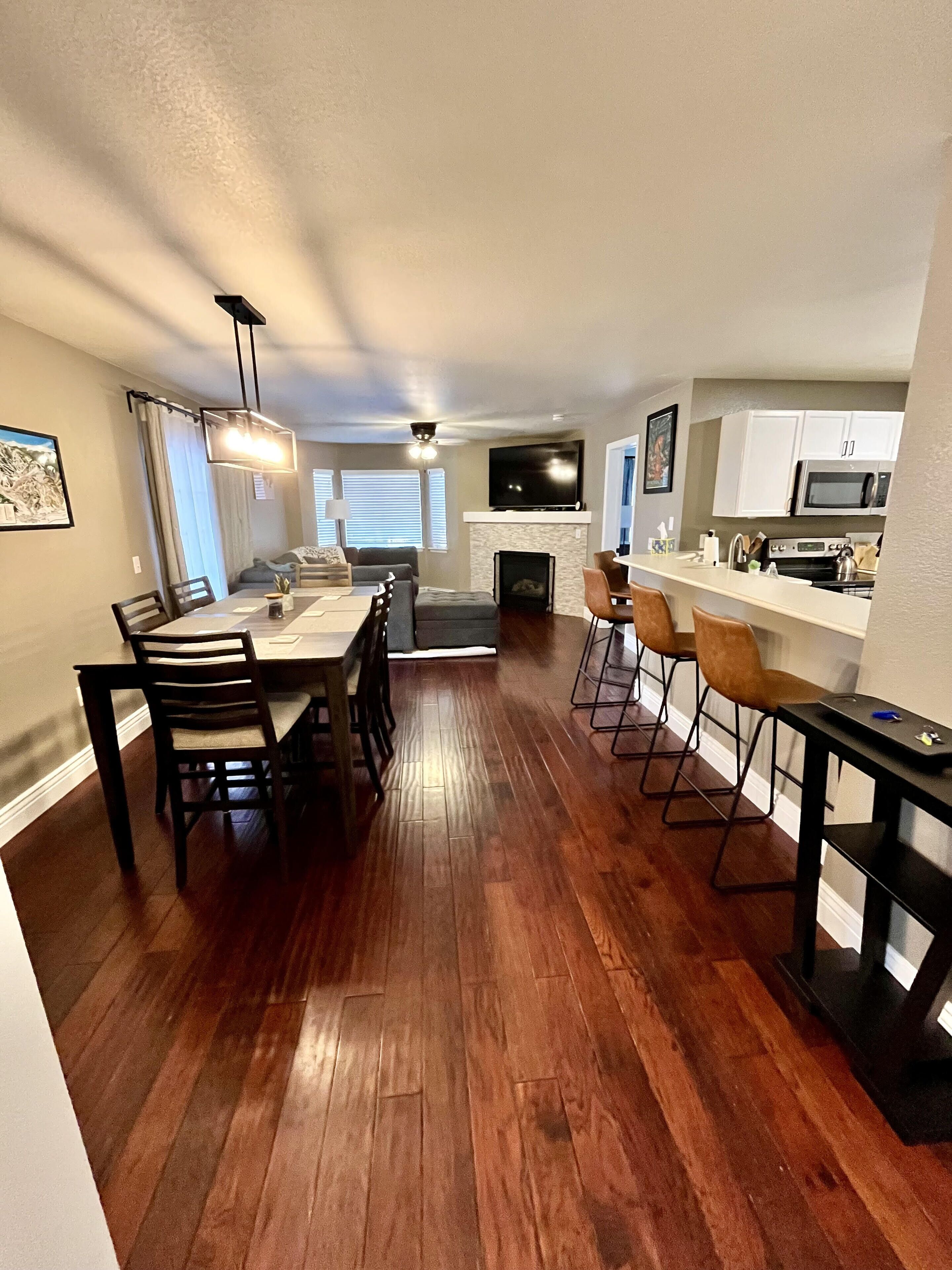 Comfy ski condo with convenient hot tub access.  Close to Beaver Creek and Vail!