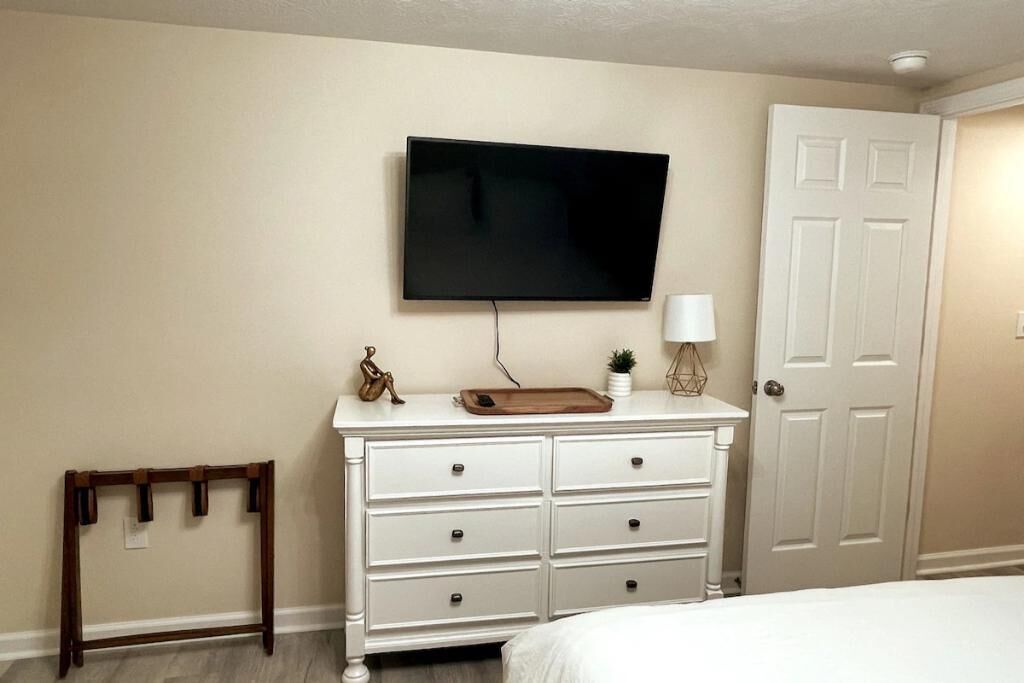 Stylish Duplex Apt. Near WV Tech