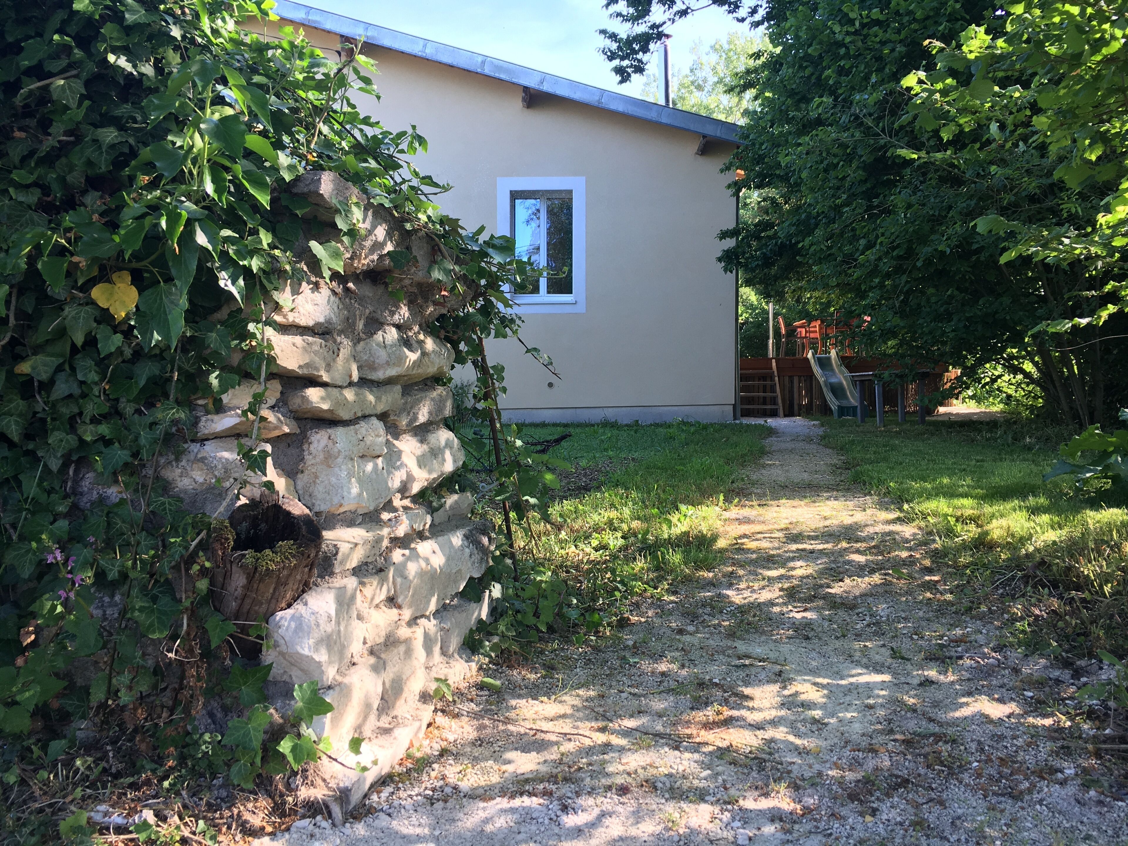 Petit Gîte Cosy en Bord de Ruisseau, Bain Nordique Privé!