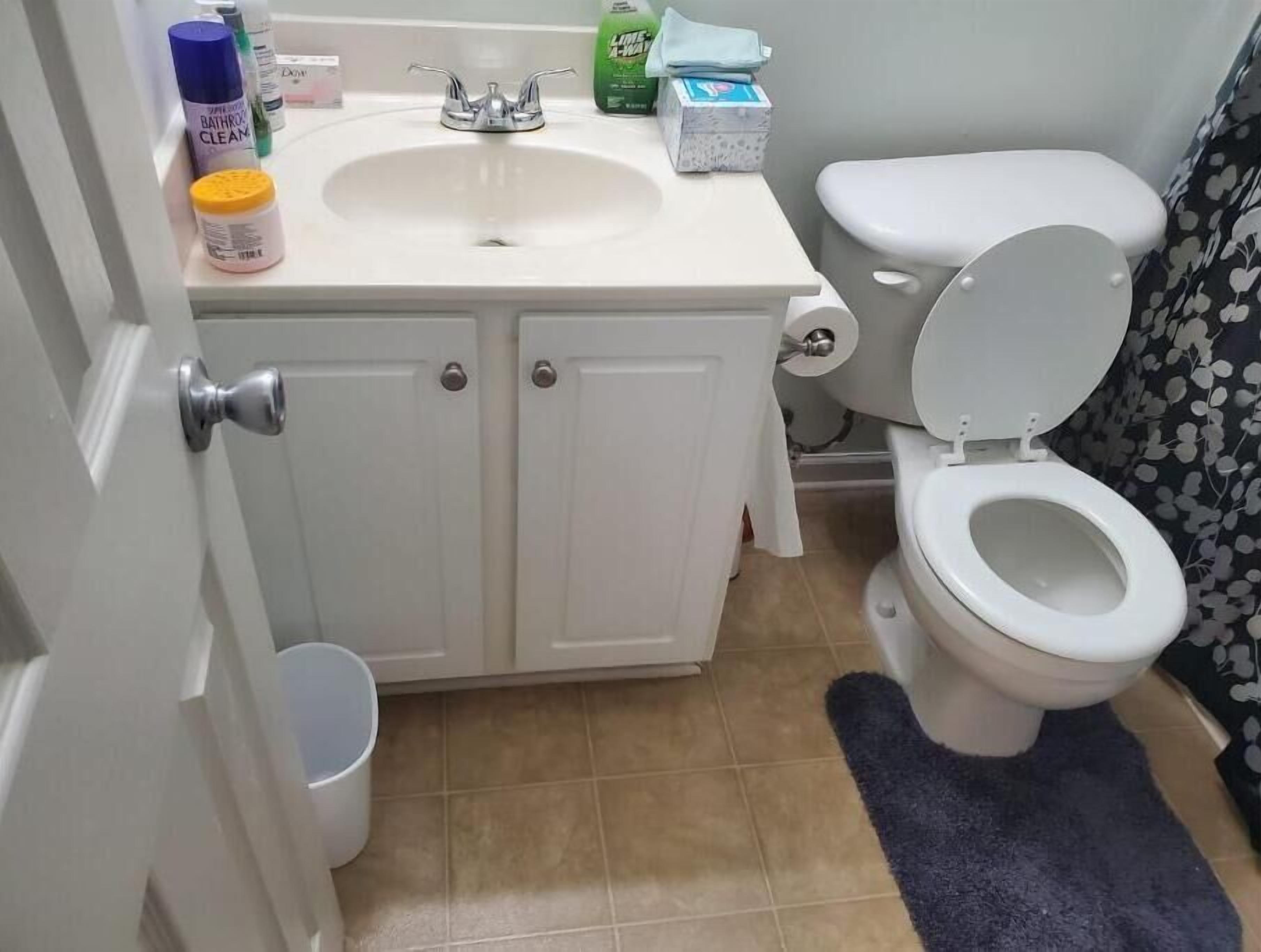 This is a beautiful 2 bed 2 bath condo located in a very safe and strategic ar