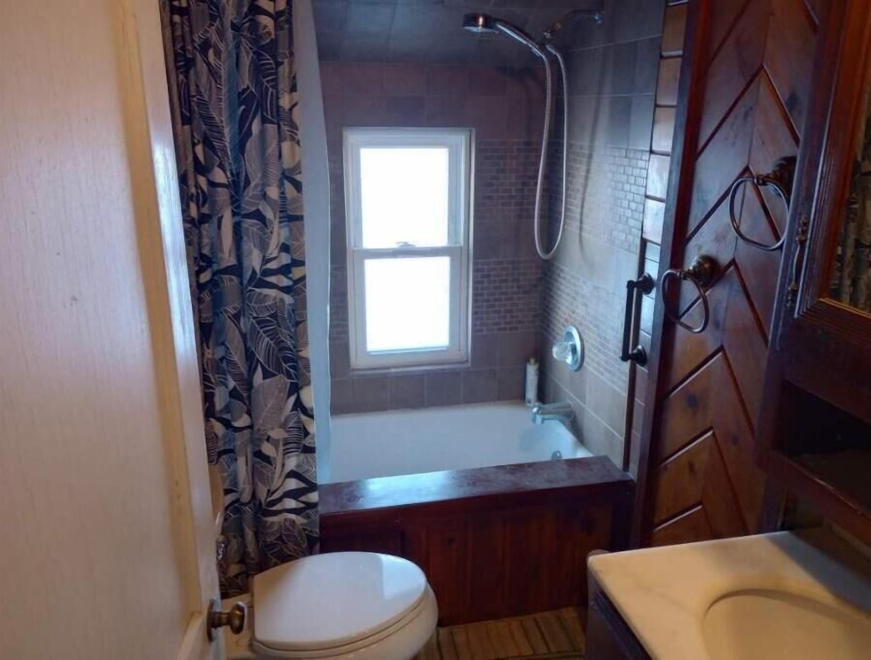 Old Town Inn-- Iowa State University, Mary Greeley Hospital, Historic Downtown. 