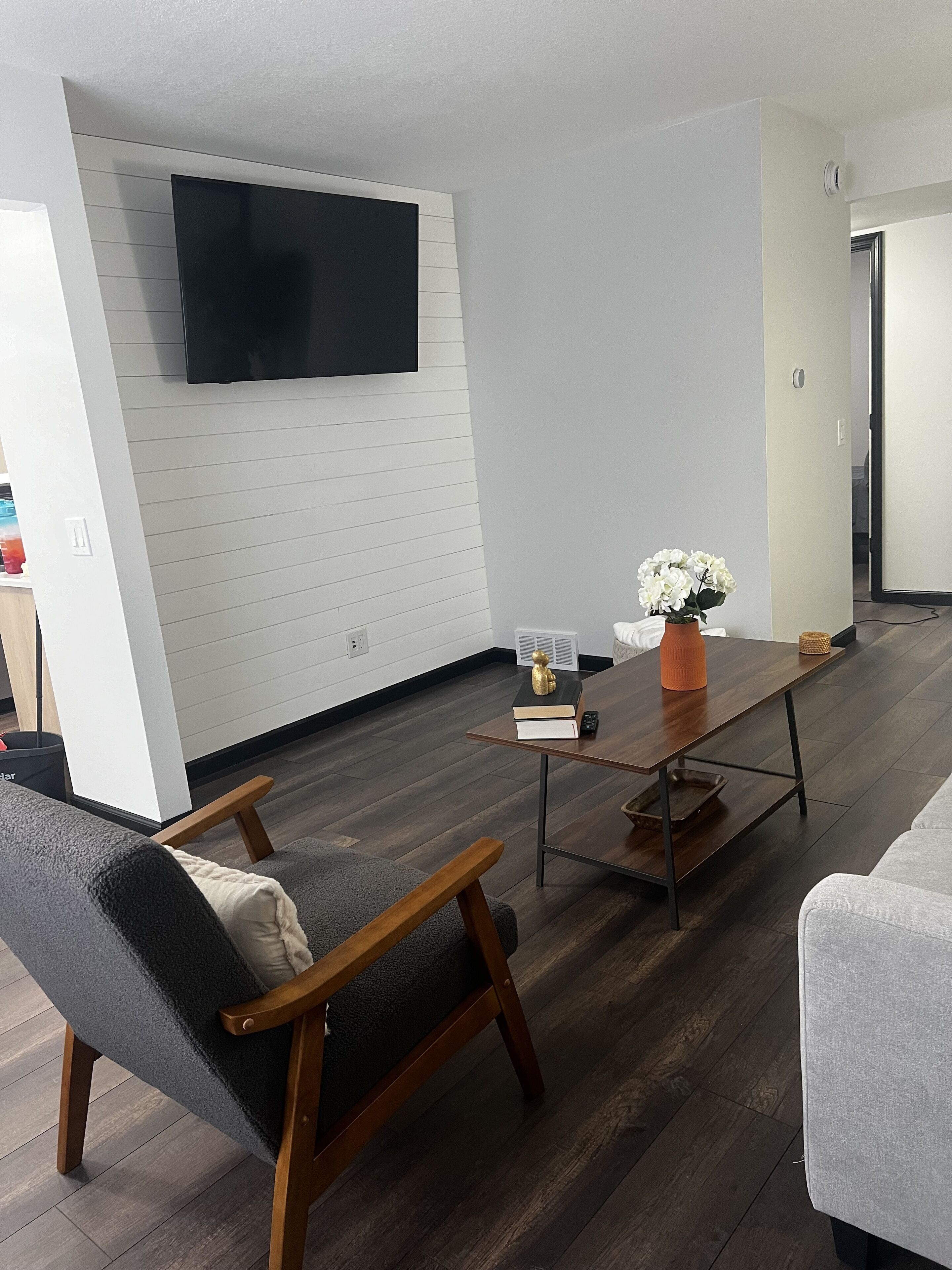 Renovated Unit! Near Downtown, Restaurants, Shopping and Promedica Hospital. 